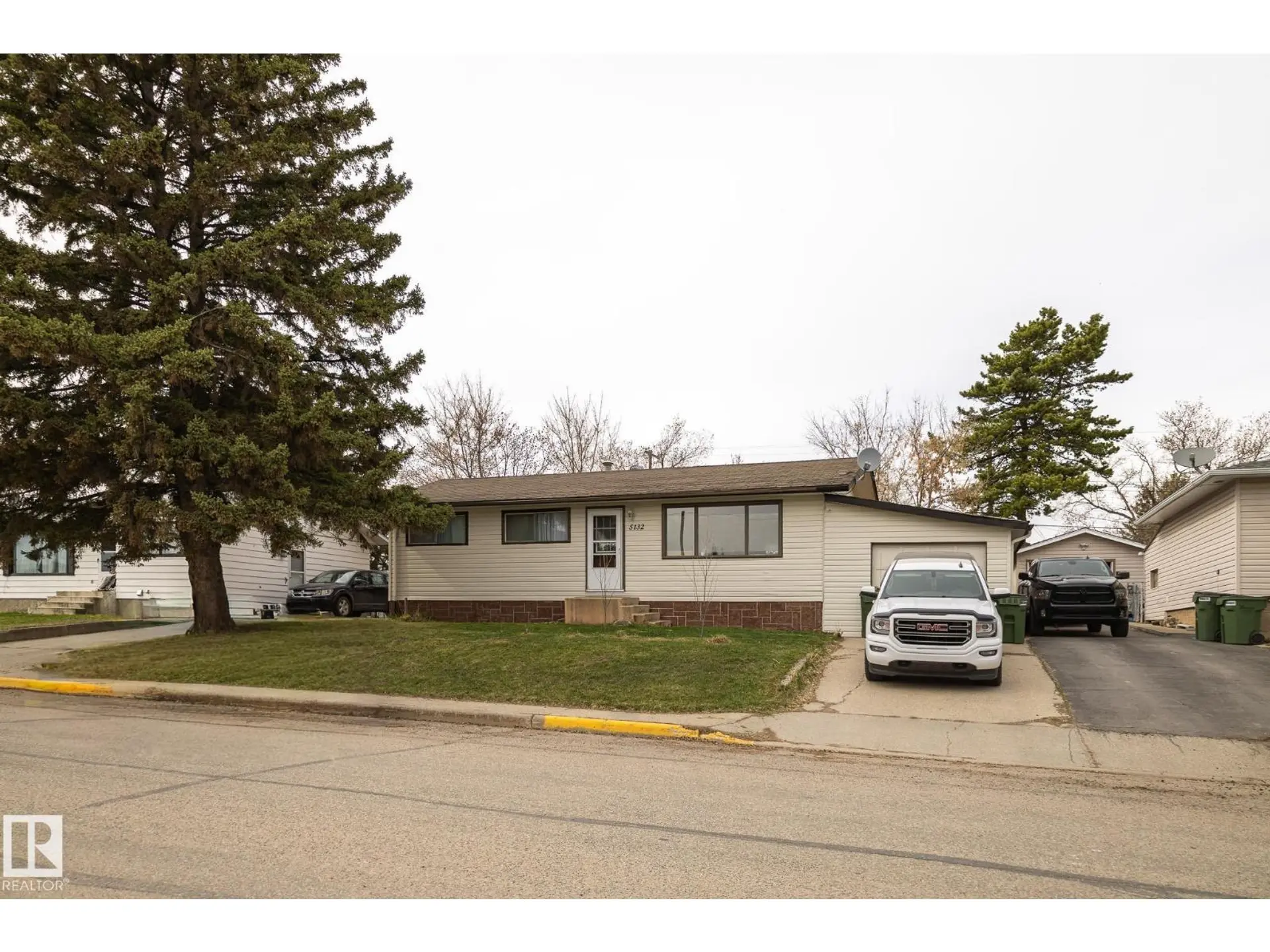 5132 49 AV - Image 1