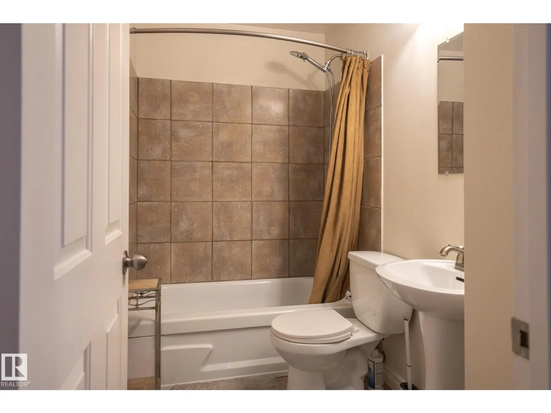 5132 49 AV - Image 11