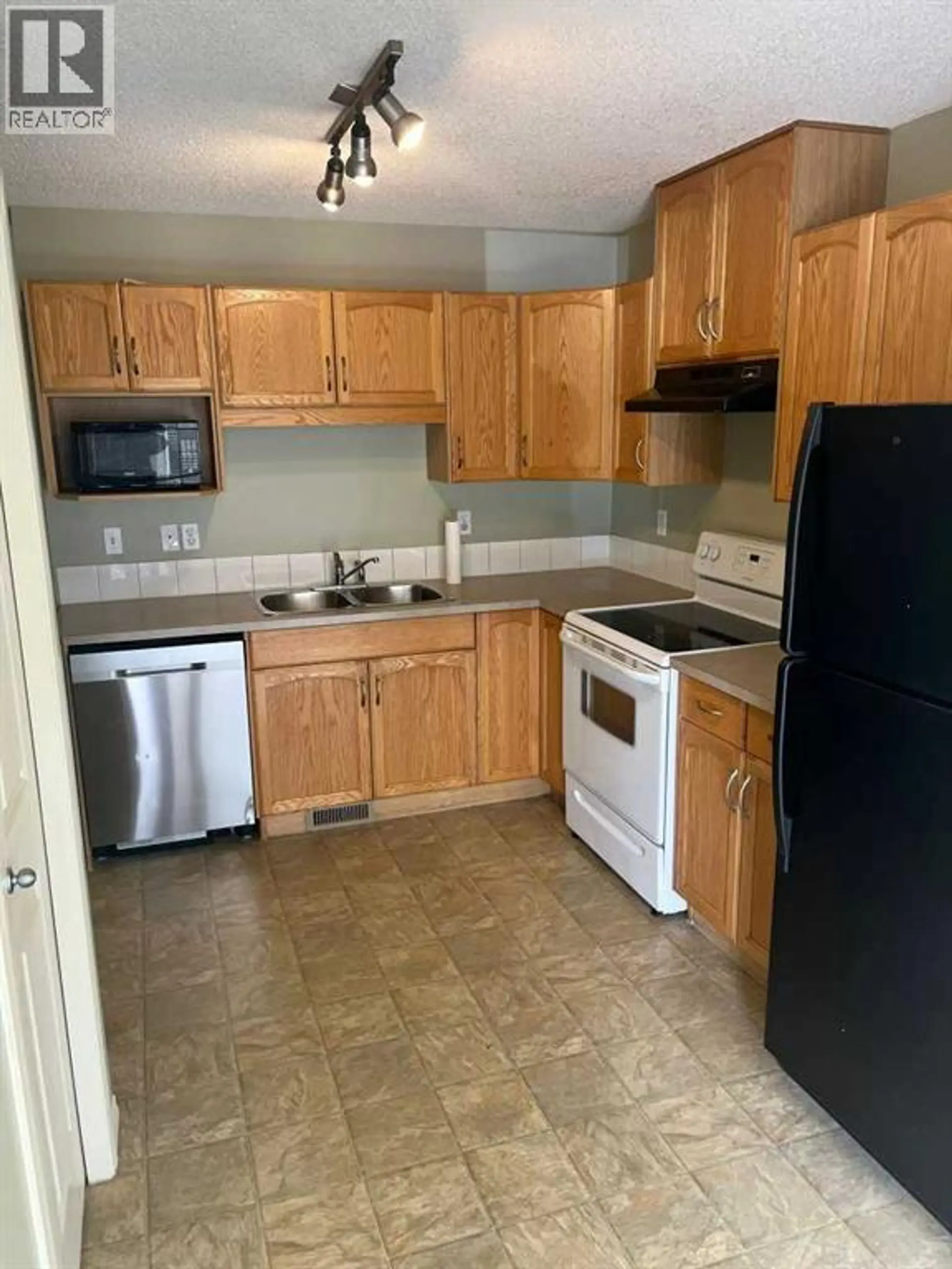 138 Saddlebrook Point NE - Image 3