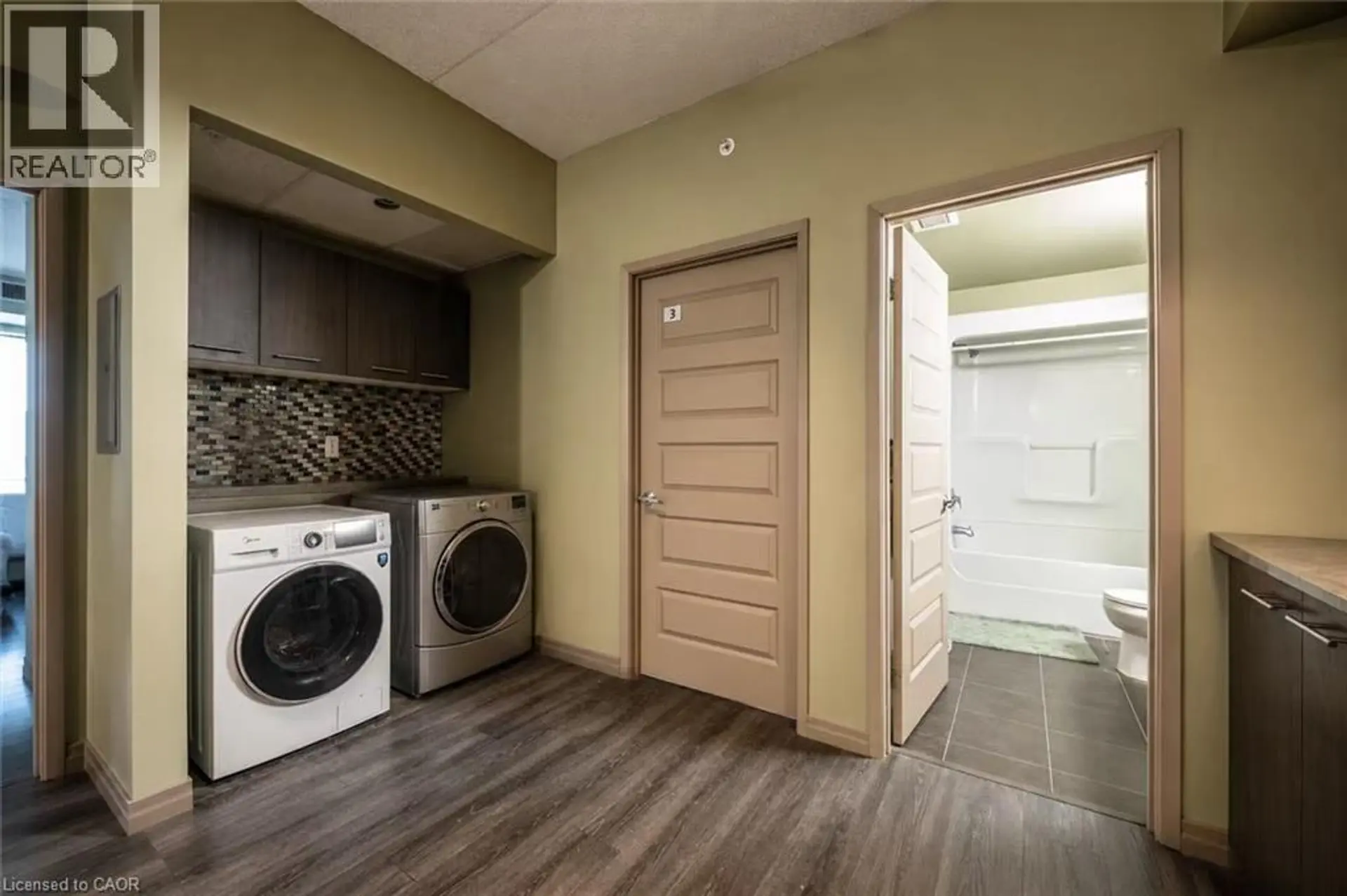 #404 8 HICKORY Street W - Image 9