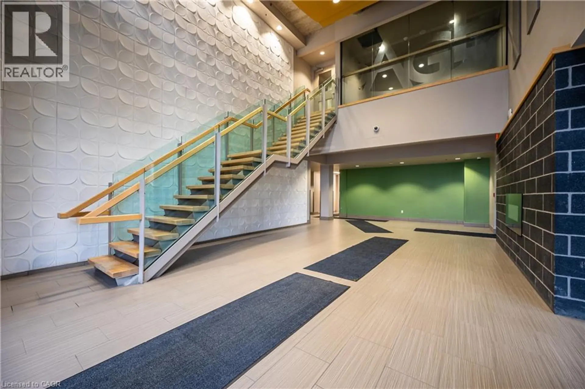 #404 8 HICKORY Street W - Image 3