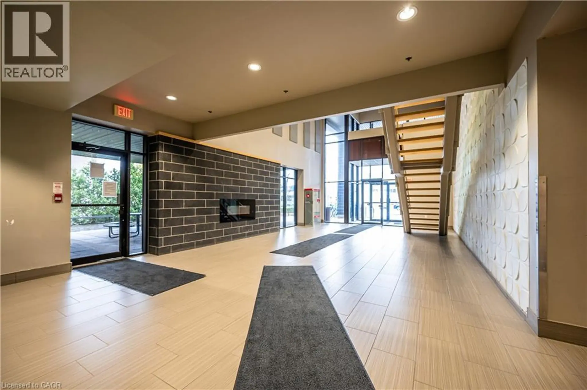#404 8 HICKORY Street W - Image 4