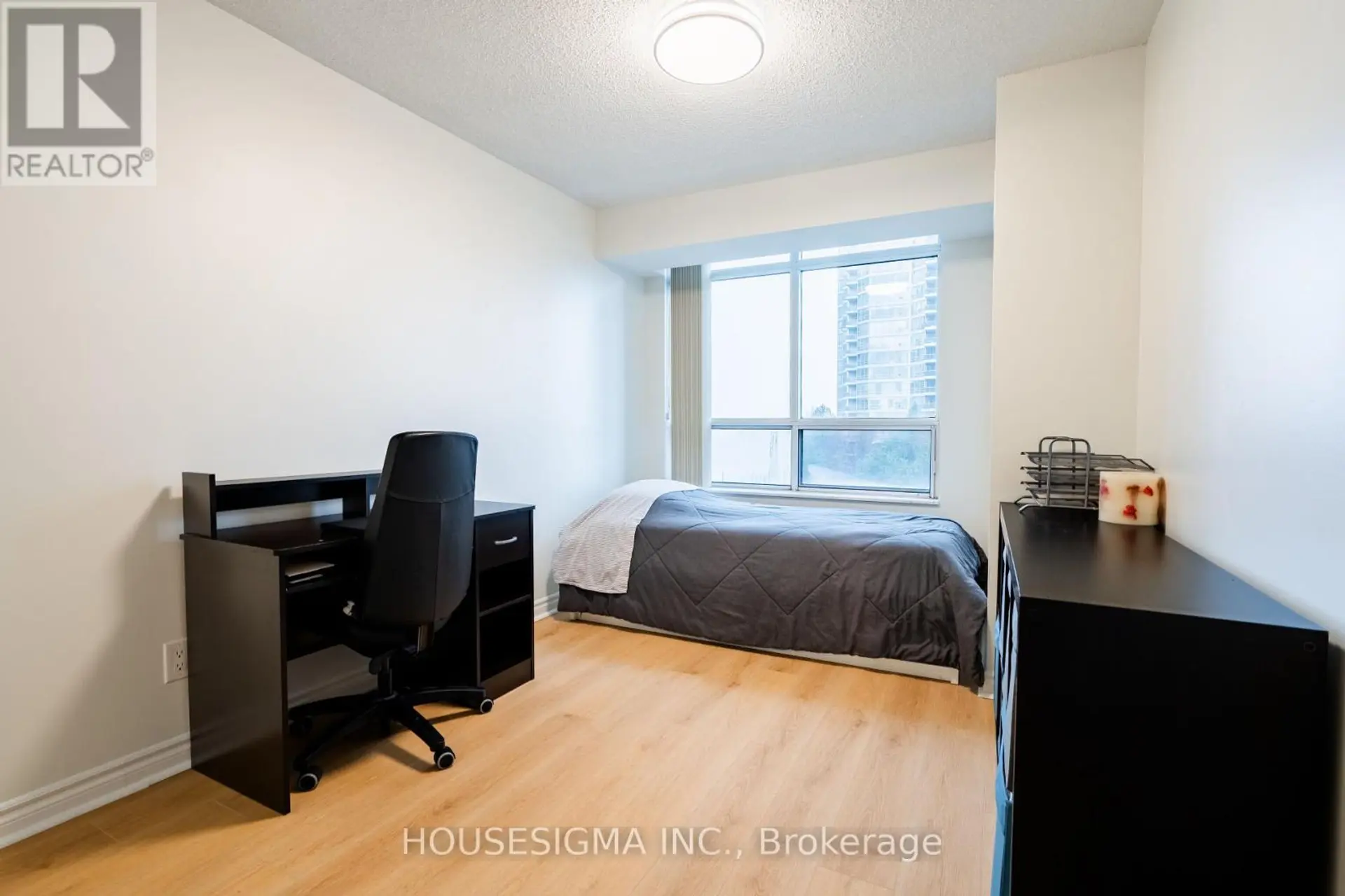 #513 35 KINGSBRIDGE GARDEN CIRCLE - Image 10