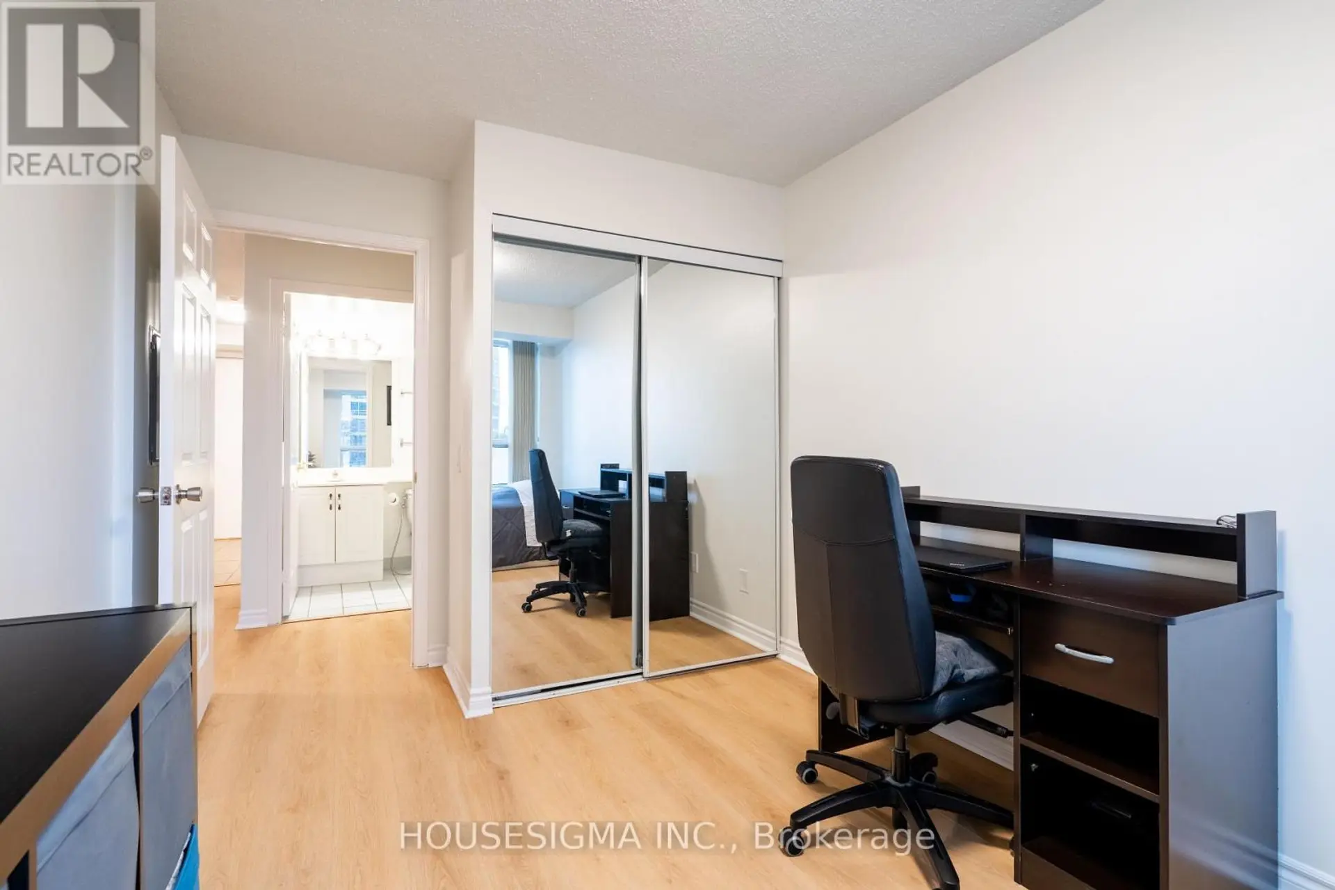 #513 35 KINGSBRIDGE GARDEN CIRCLE - Image 11