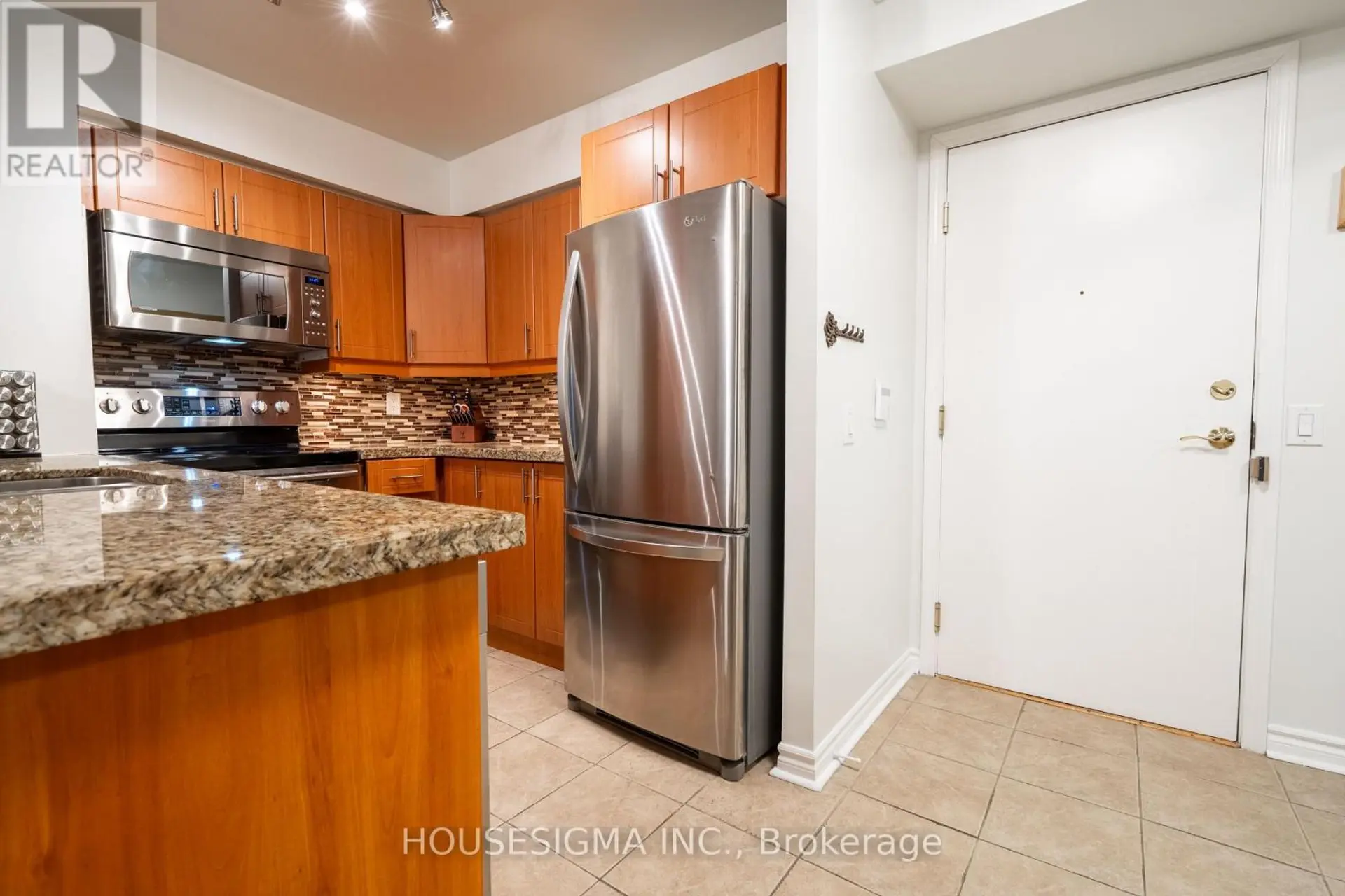#513 35 KINGSBRIDGE GARDEN CIRCLE - Image 3
