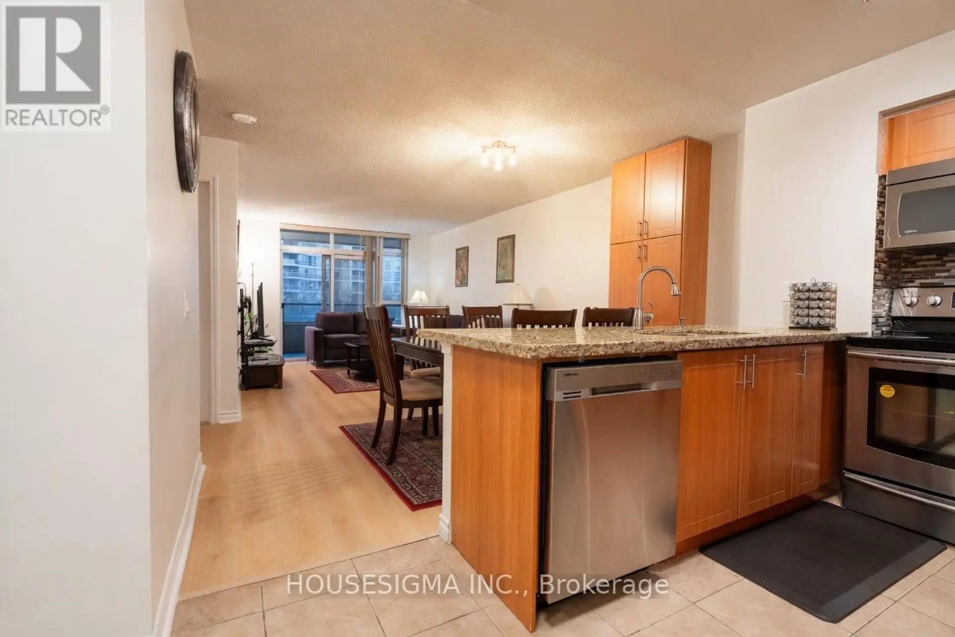 #513 35 KINGSBRIDGE GARDEN CIRCLE - Image 4