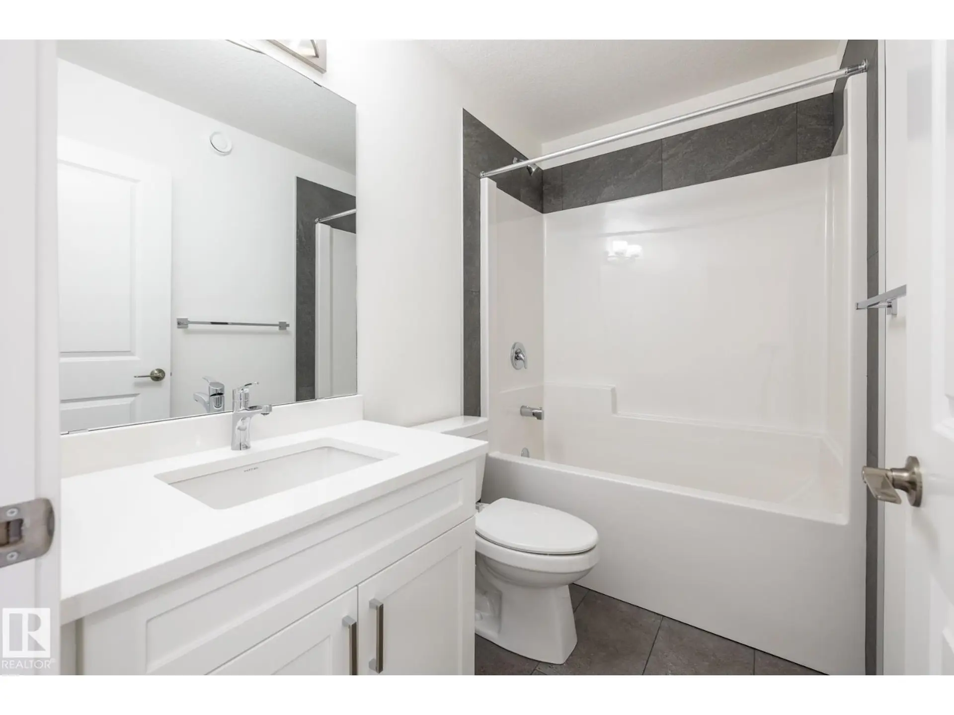 15643 2 ST NE - Image 14