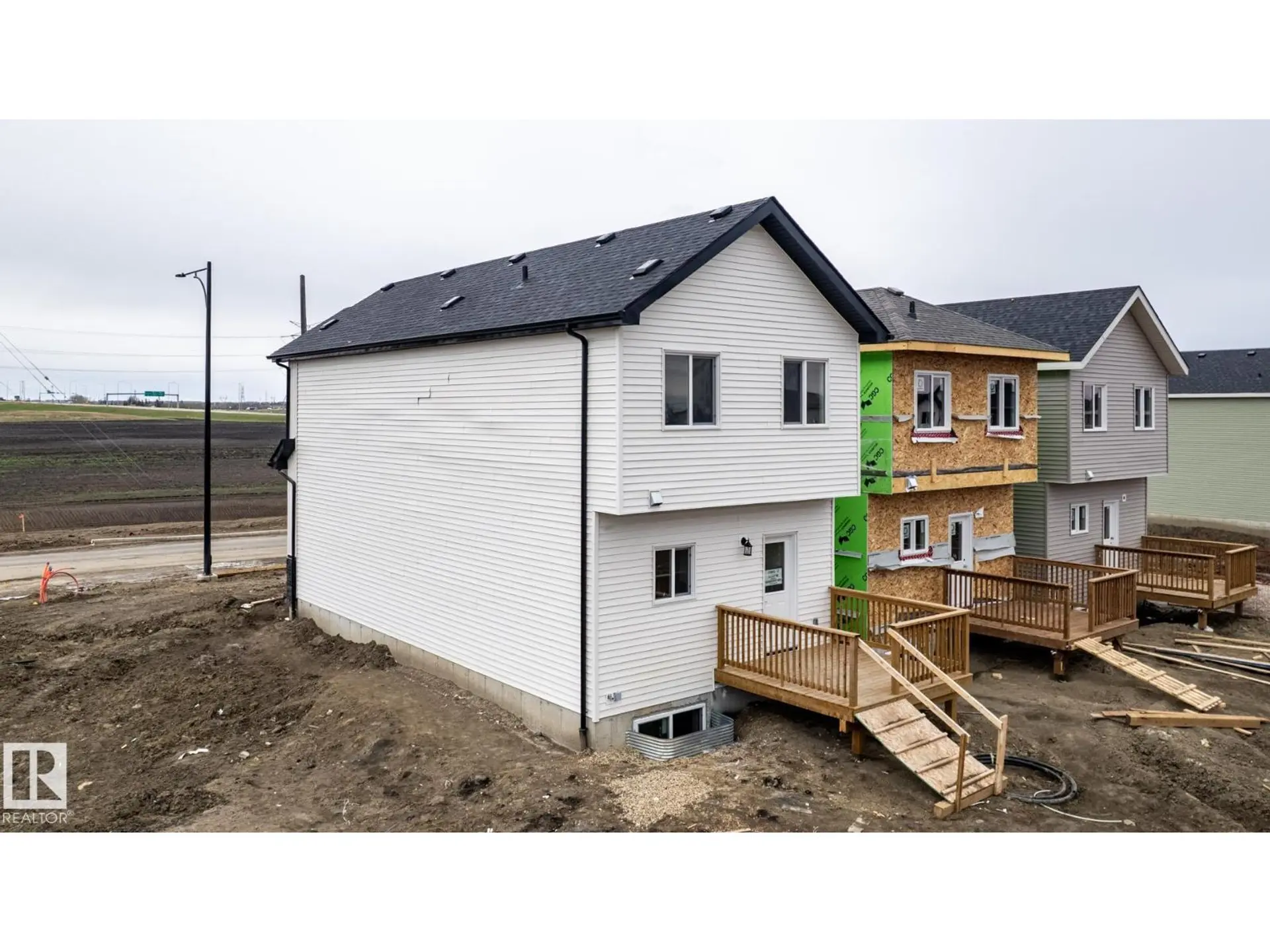 15643 2 ST NE - Image 2