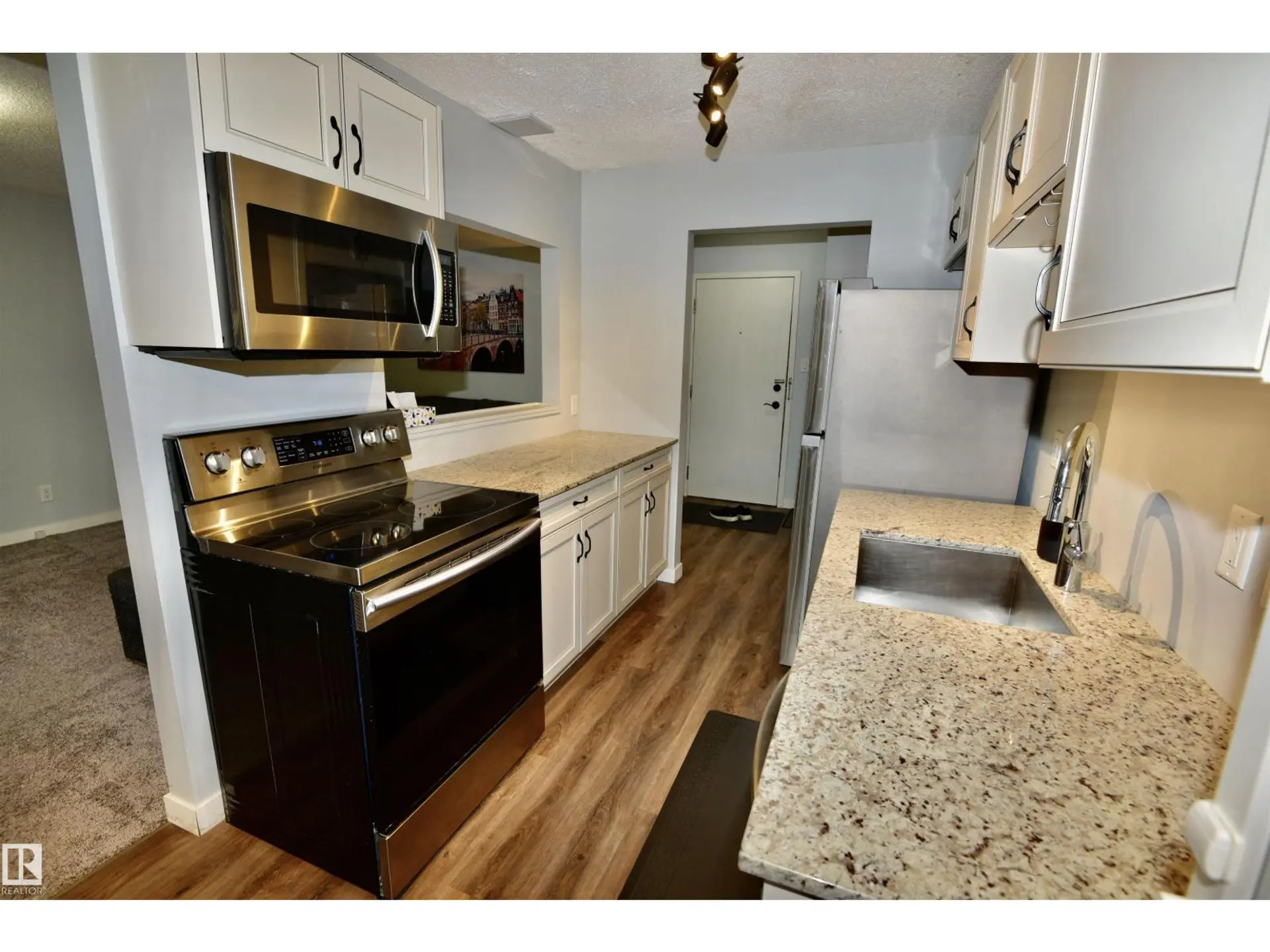 #21 10160 119 ST NW NW - Image 4