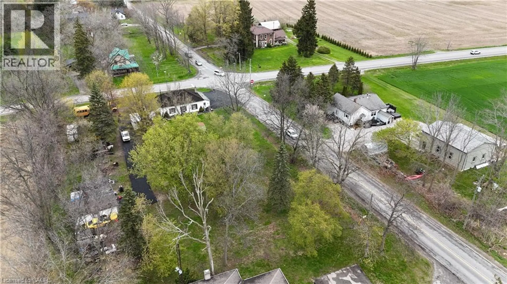 740 HILLCREST Road - Image 11