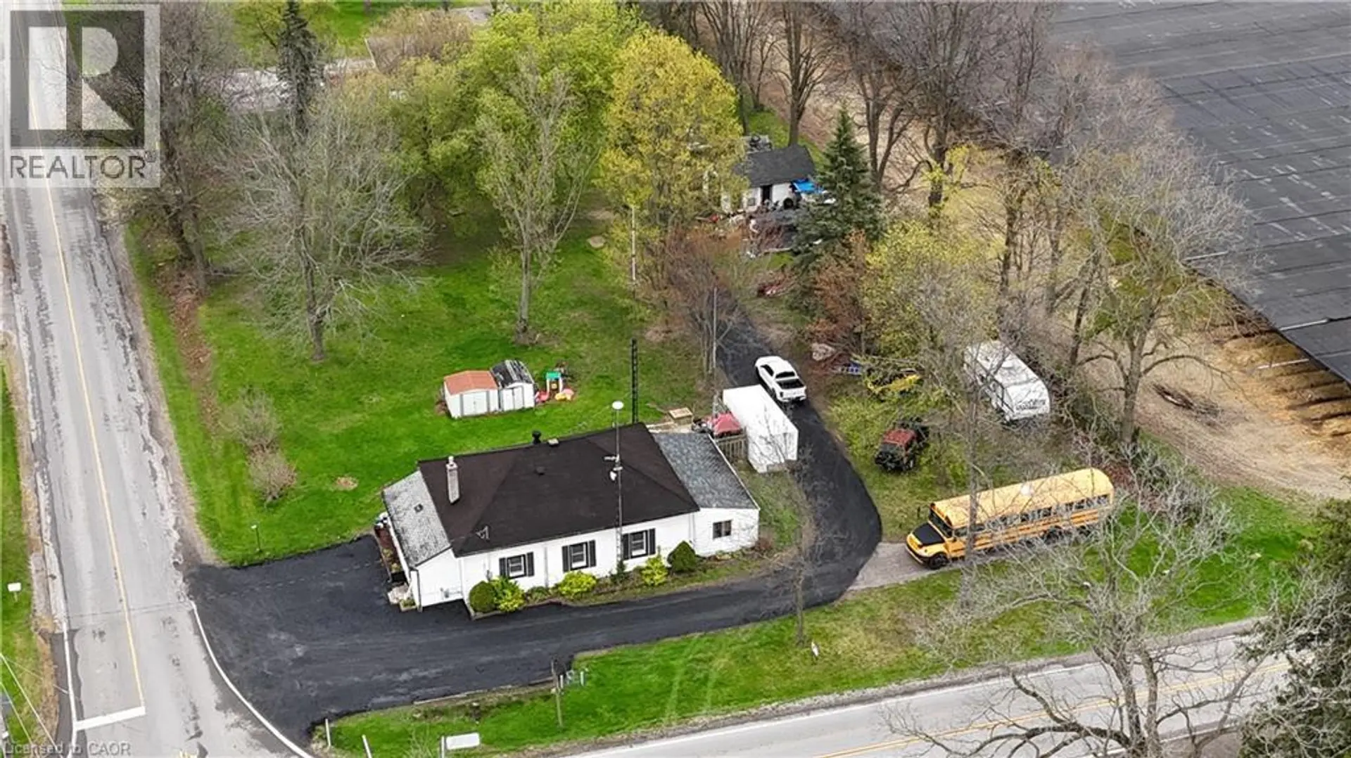 740 HILLCREST Road - Image 13