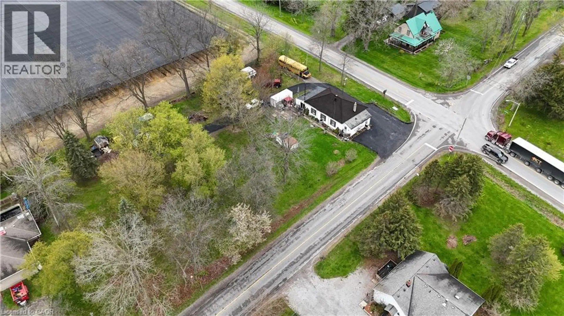 740 HILLCREST Road - Image 15