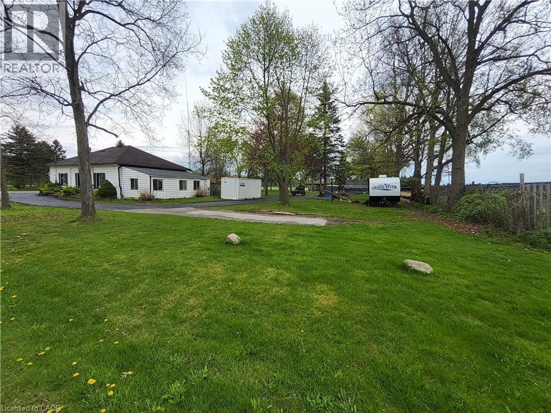 740 HILLCREST Road - Image 10