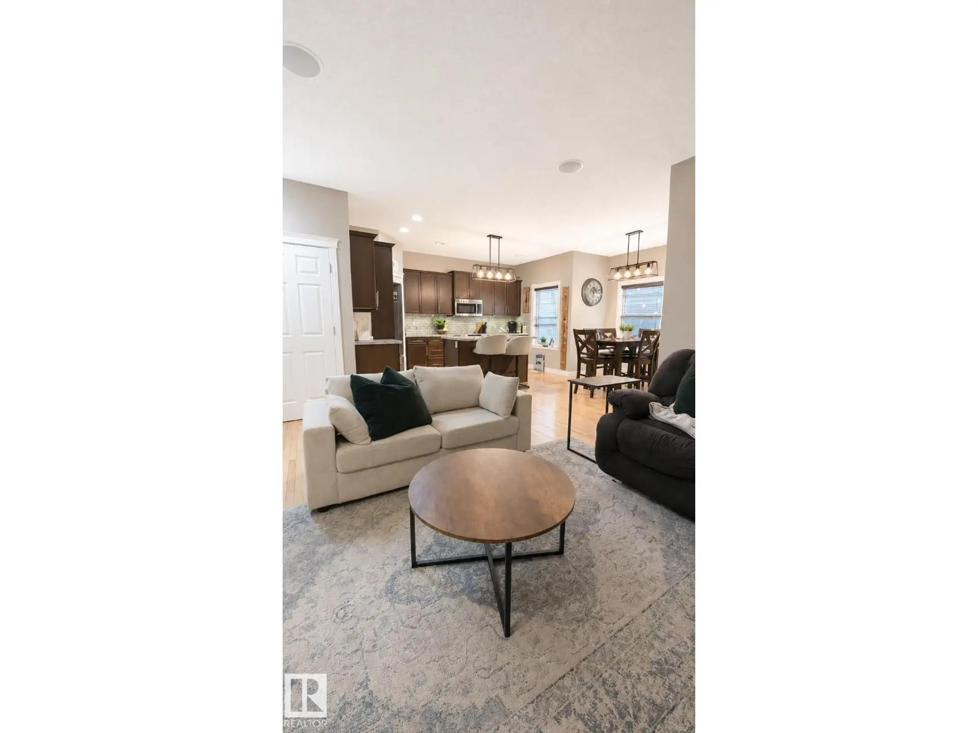 221 HENDERSON LI - Image 6