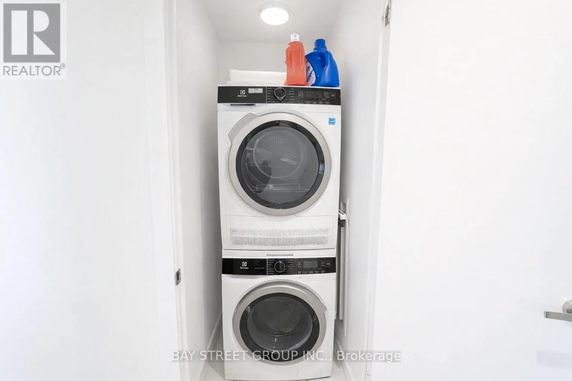 #7112 55 COOPER STREET - Image 7