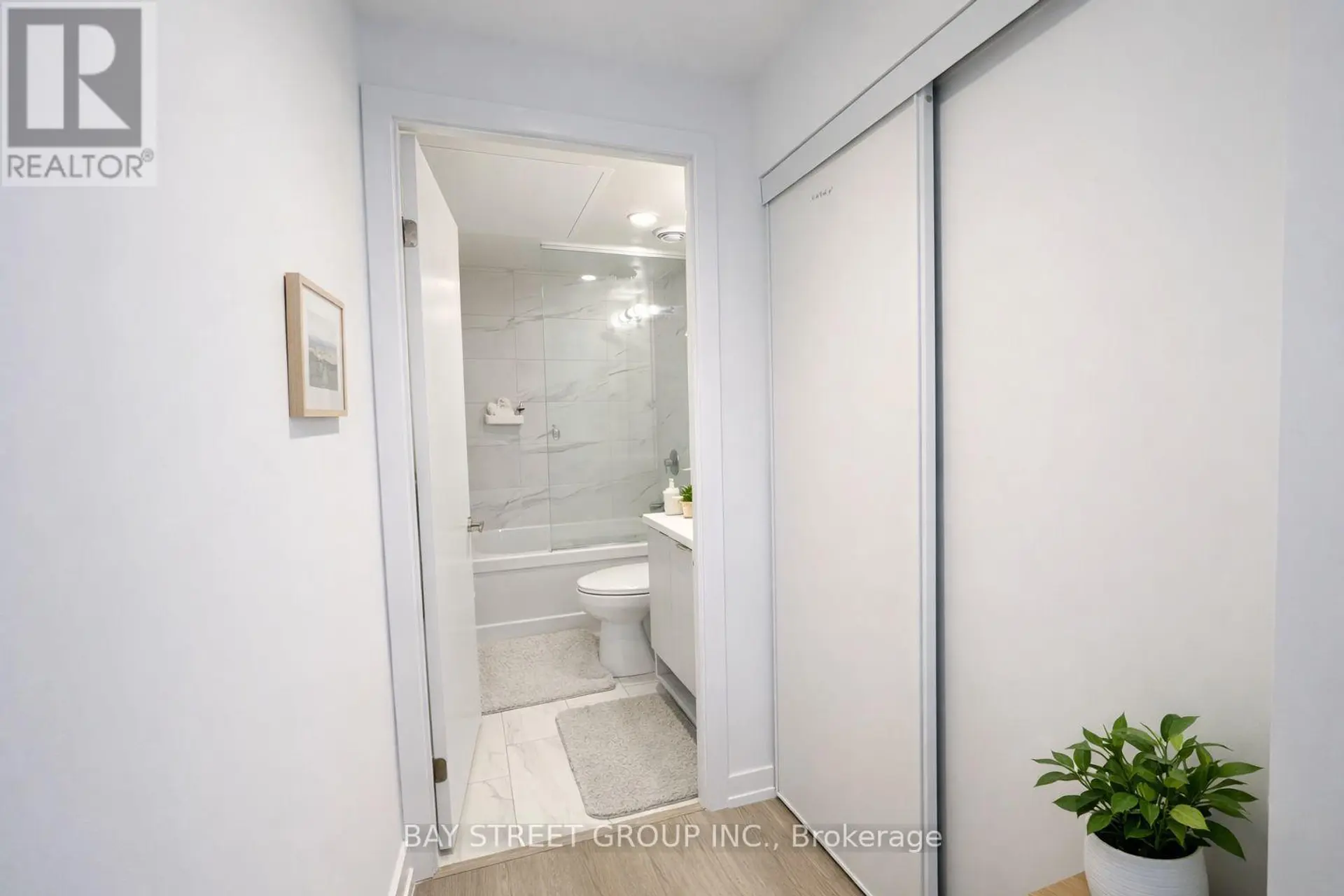 #7112 55 COOPER STREET - Image 8