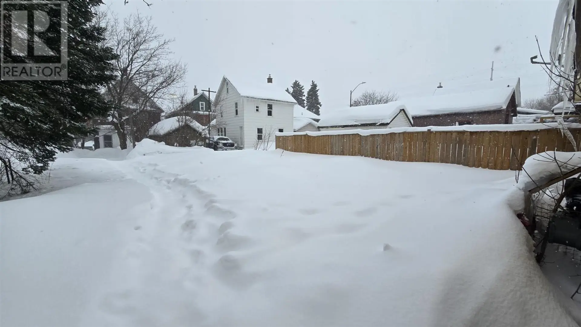 353 Alexandra ST - Image 4