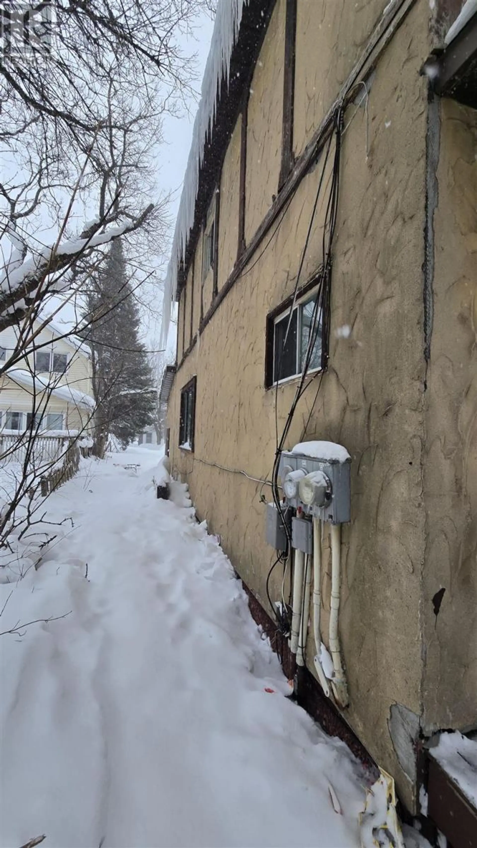 353 Alexandra ST - Image 3