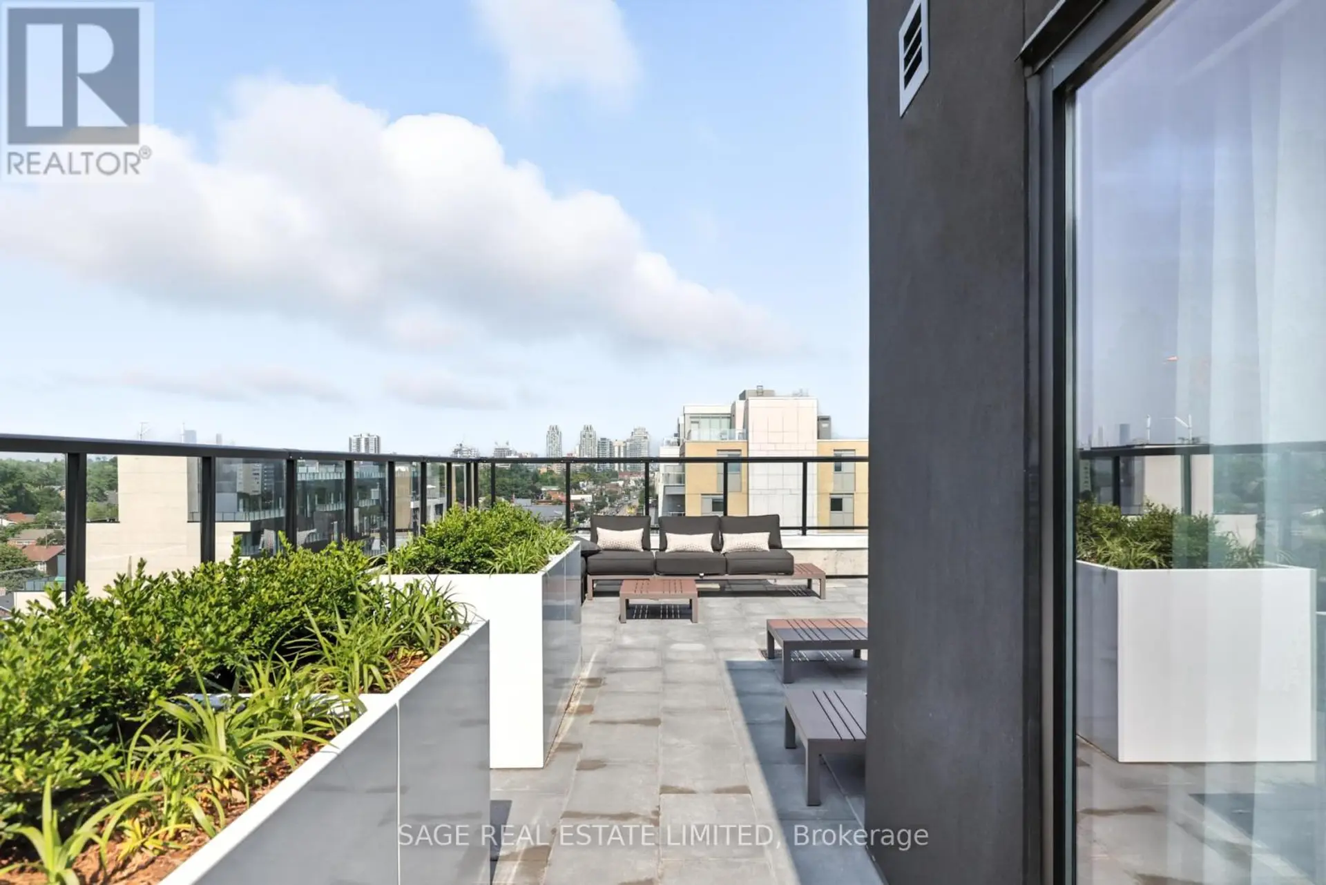 #206 863 ST CLAIR AVENUE W - Image 14
