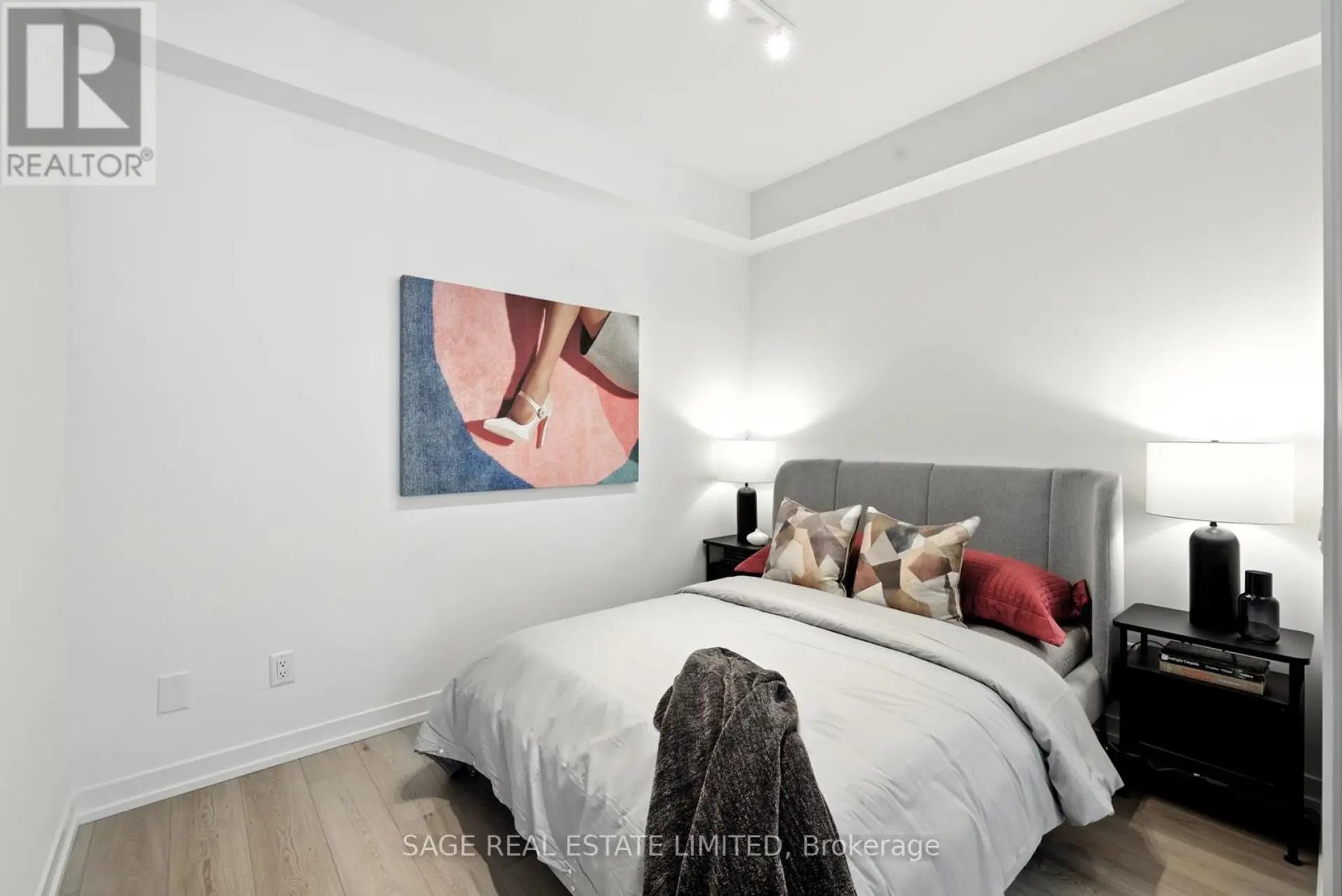 #206 863 ST CLAIR AVENUE W - Image 7