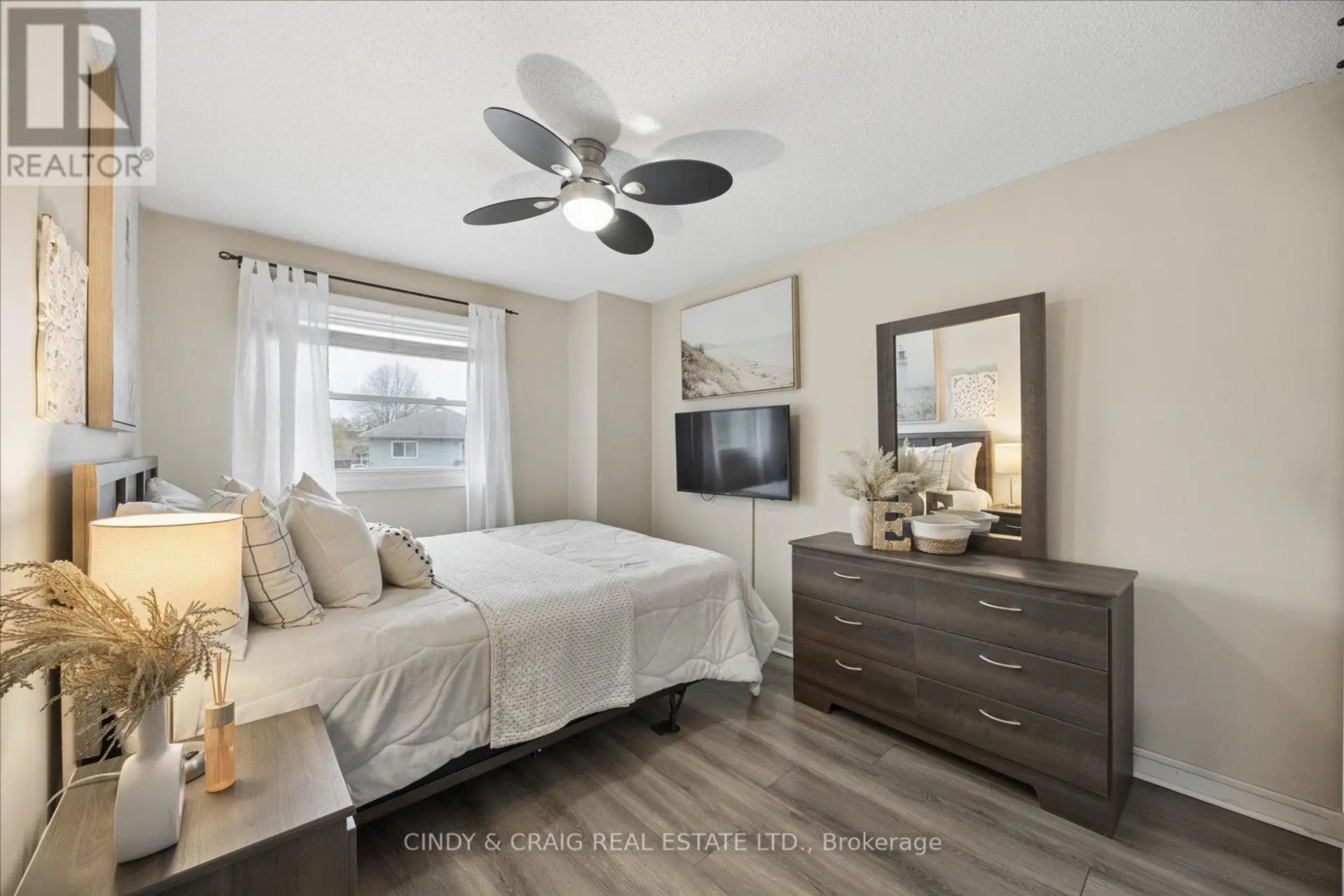 31 HILLHURST CRESCENT - Image 11