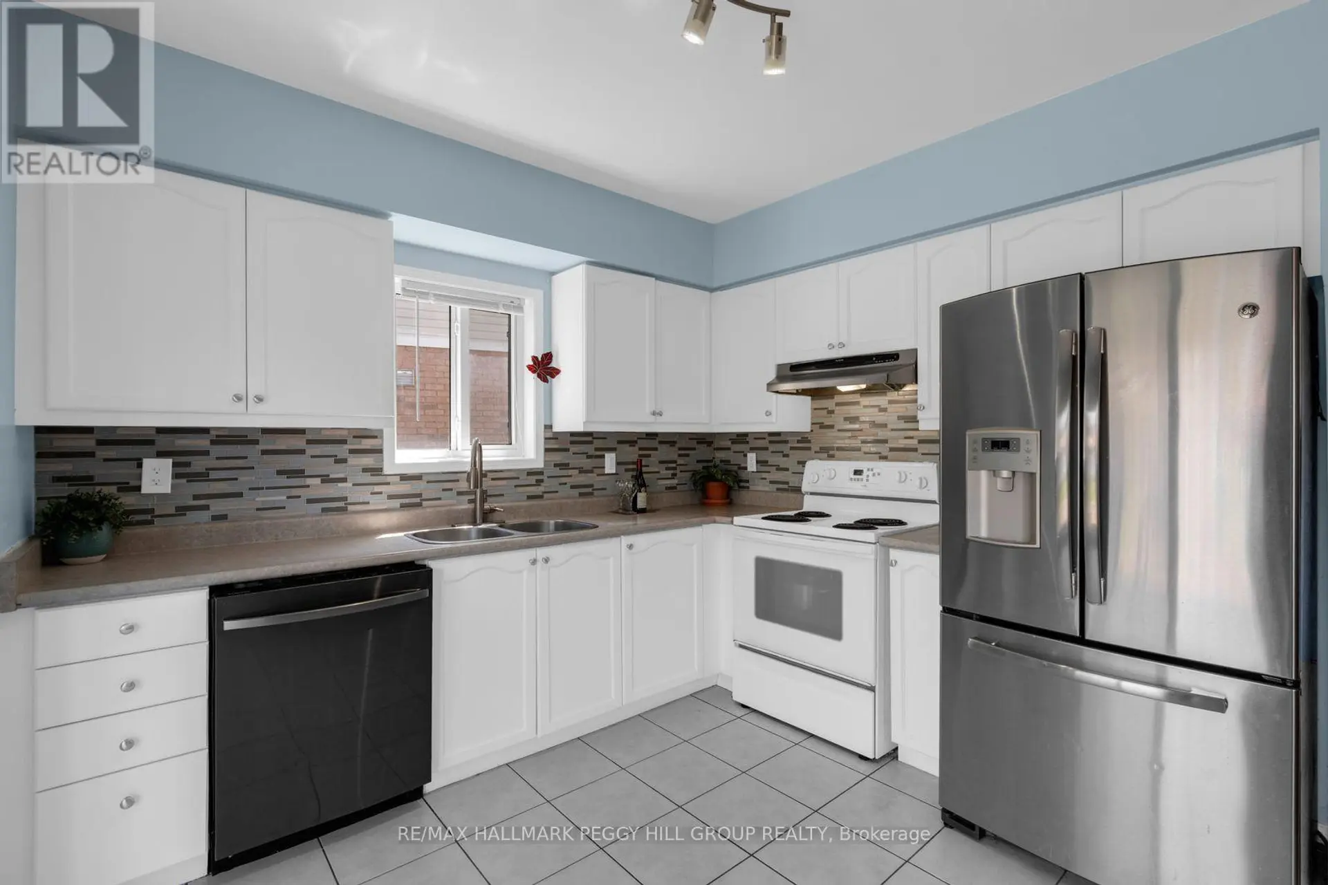 135 MAPLEWOOD DRIVE - Image 2