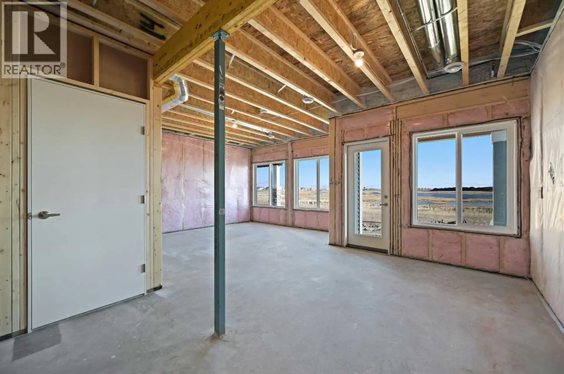 211 Corner Glen Crescent NE - Image 3