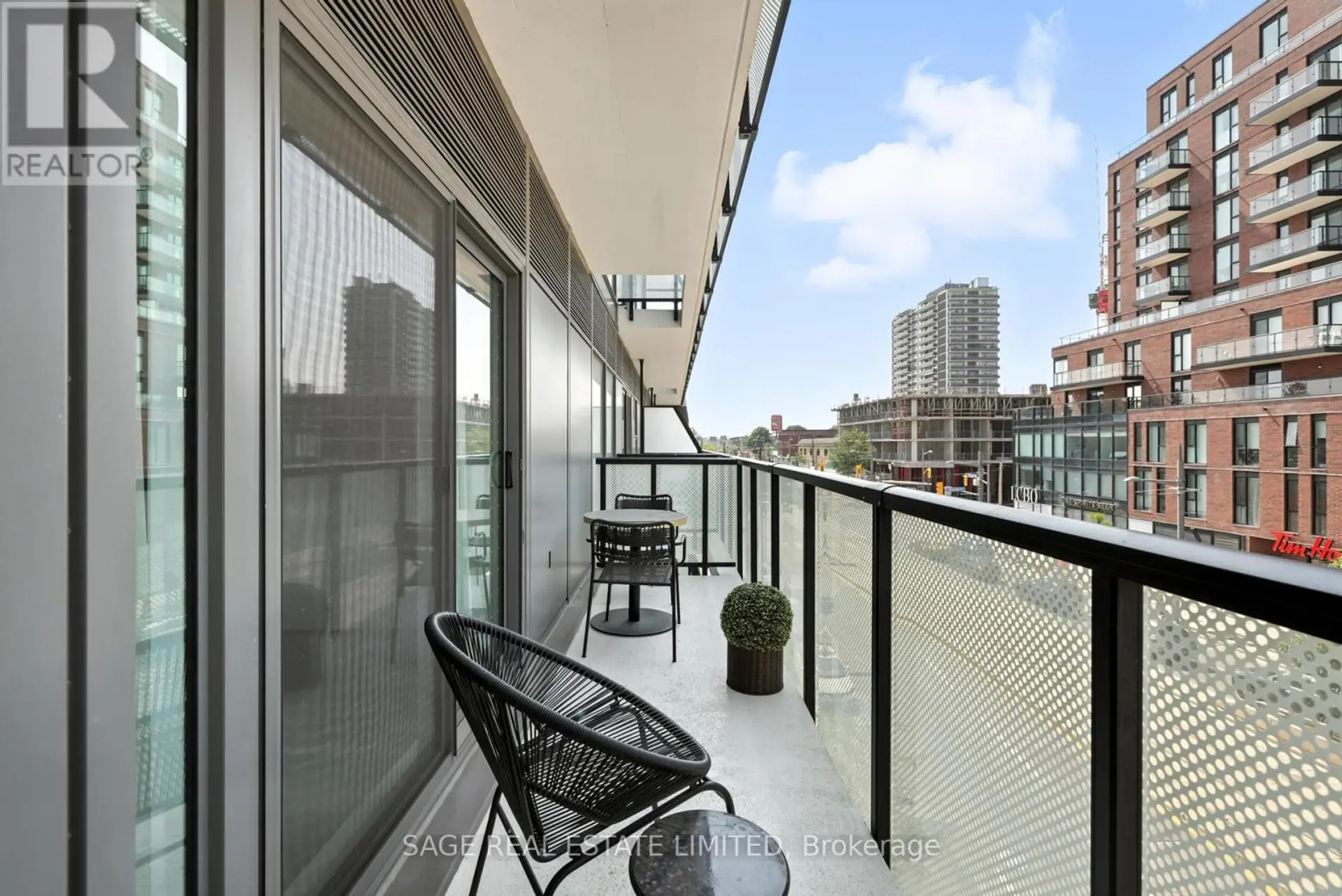#301 863 ST CLAIR AVENUE W - Image 11