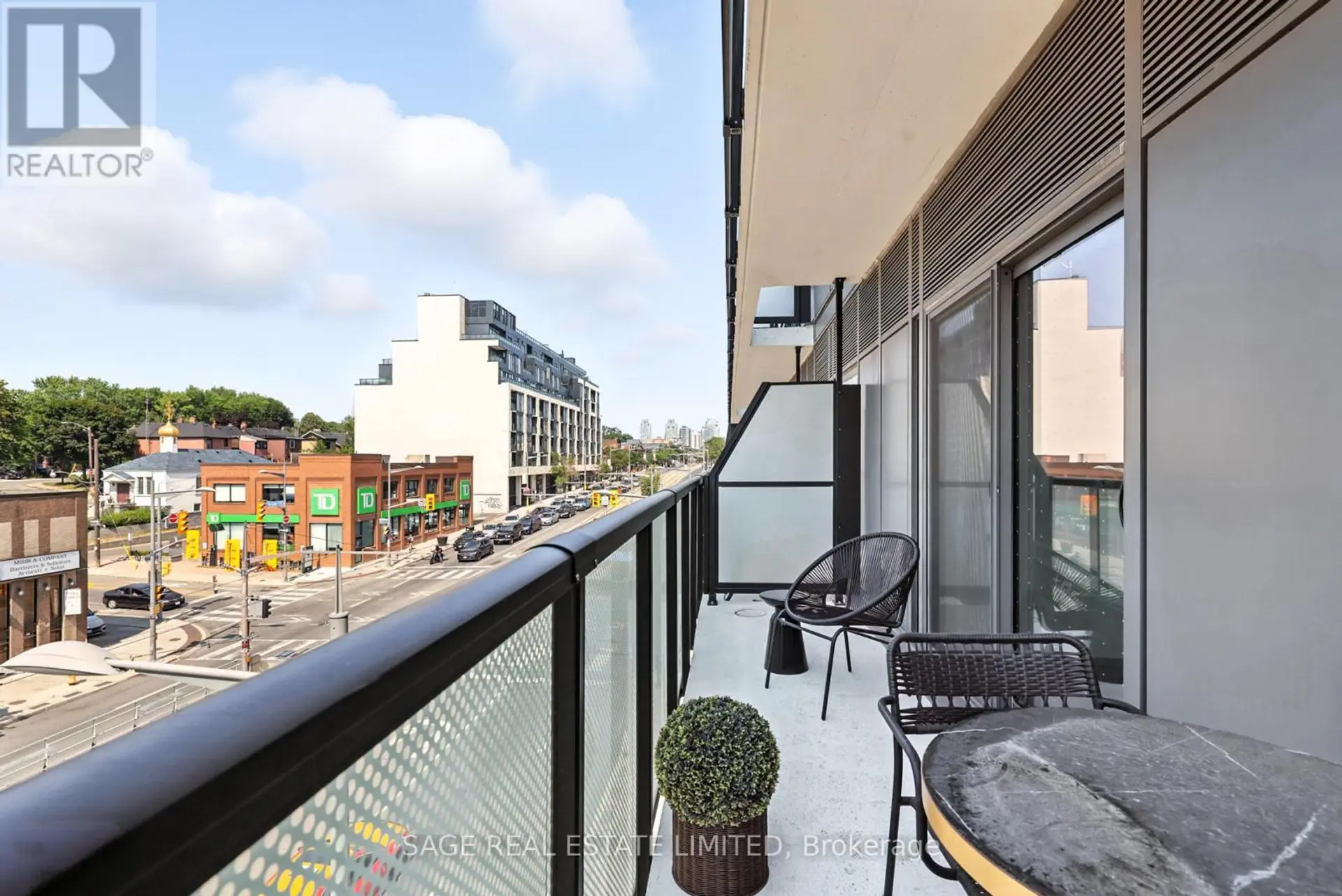 #301 863 ST CLAIR AVENUE W - Image 12