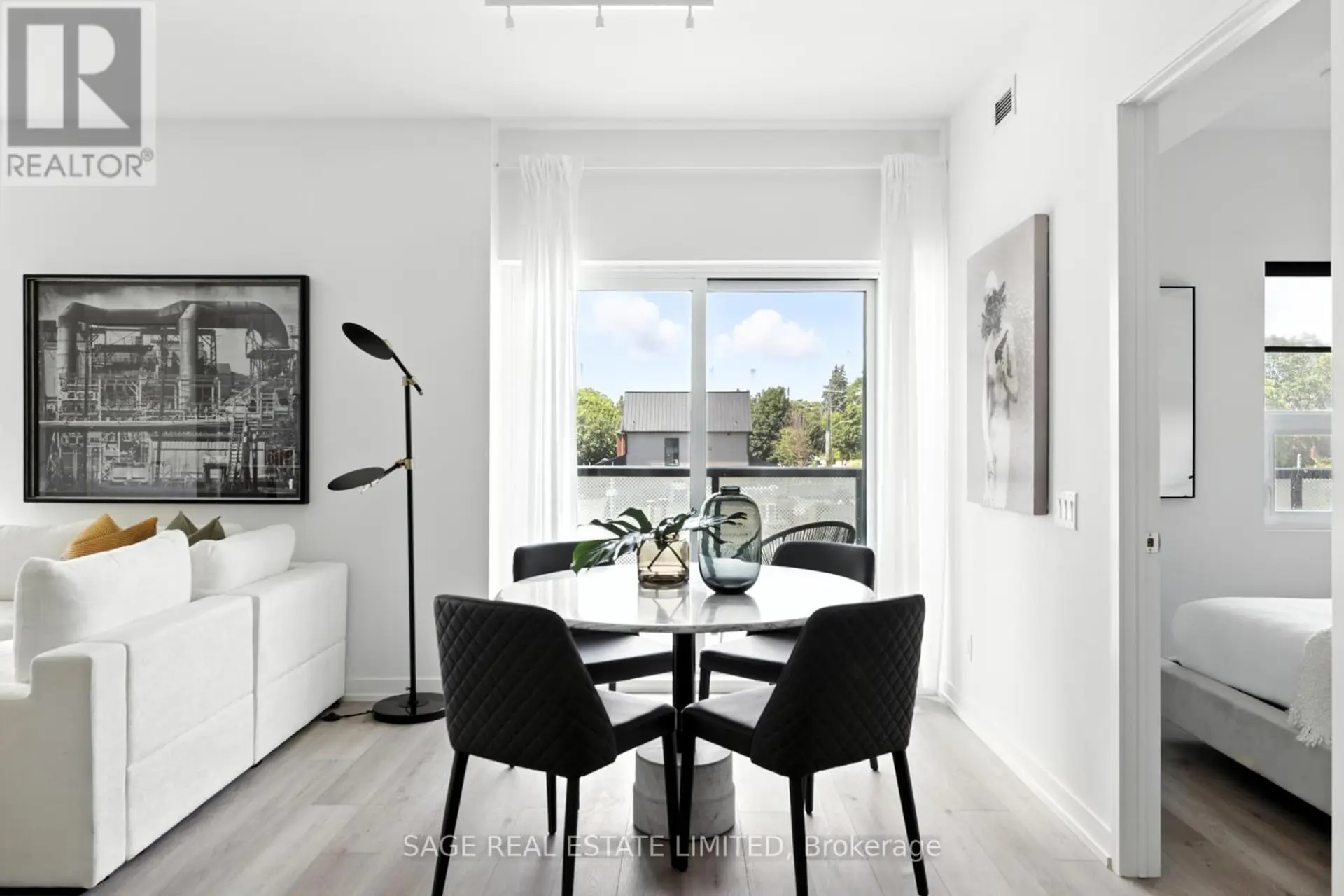 #301 863 ST CLAIR AVENUE W - Image 18