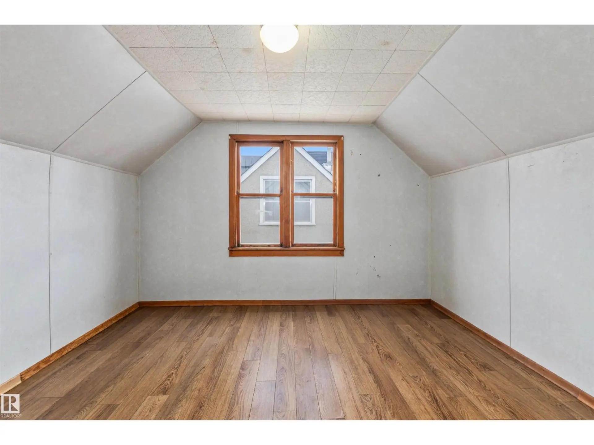 8331 81 AV NW - Image 10