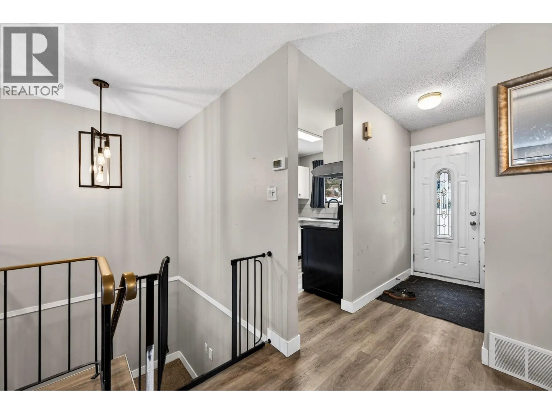#9 250 Pemberton Terrace - Image 2