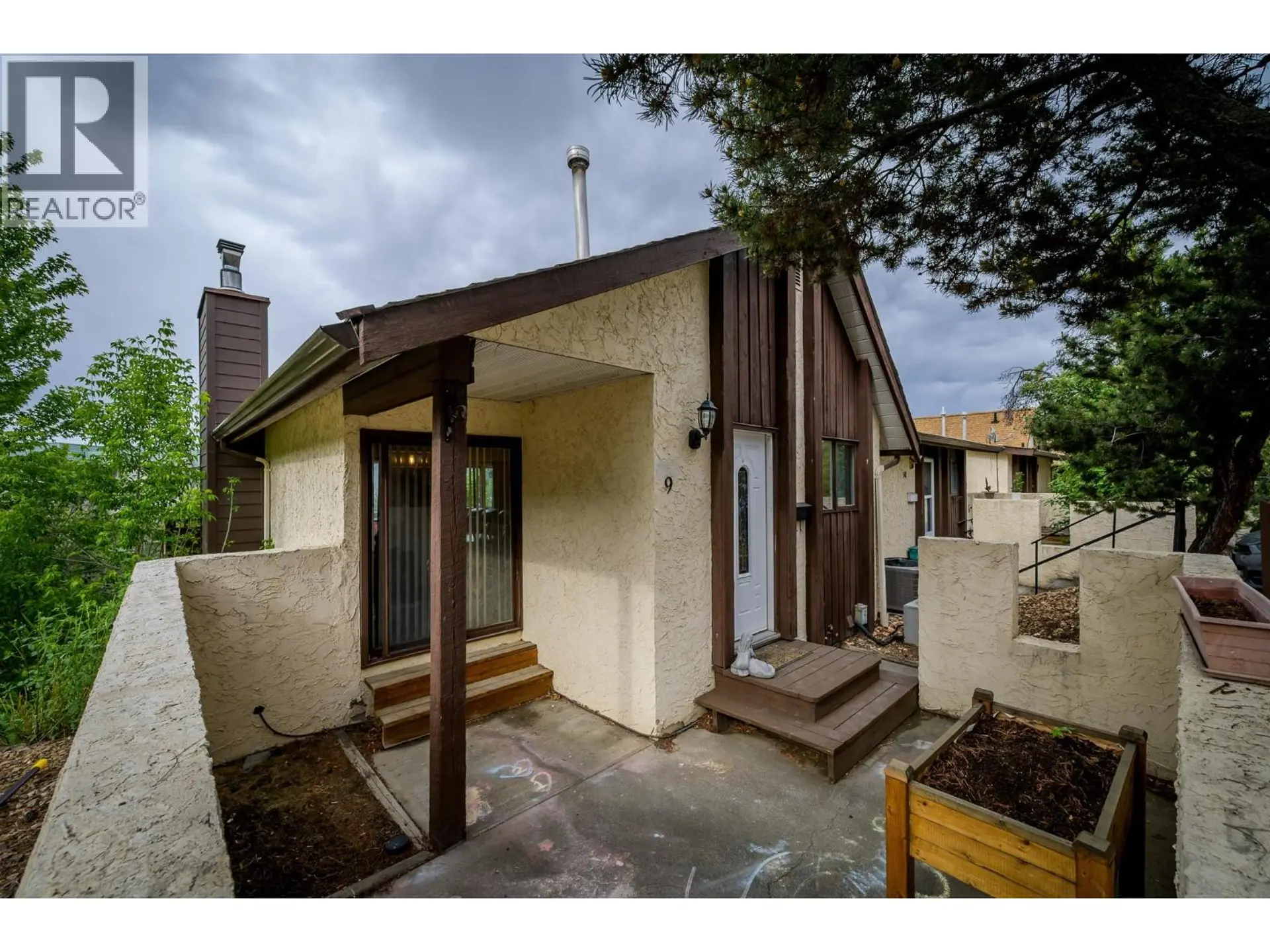#9 250 Pemberton Terrace - Image 1