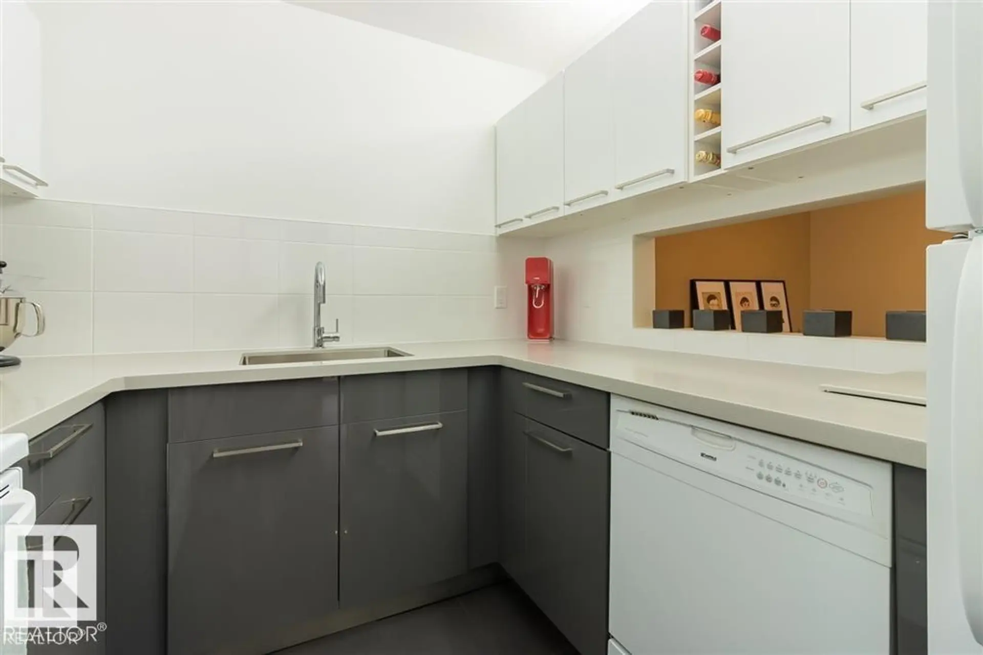 #207 10171 119 ST NW - Image 4