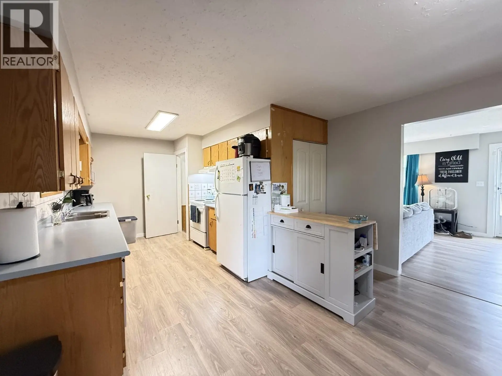 1055 N NINTH AVENUE - Image 2
