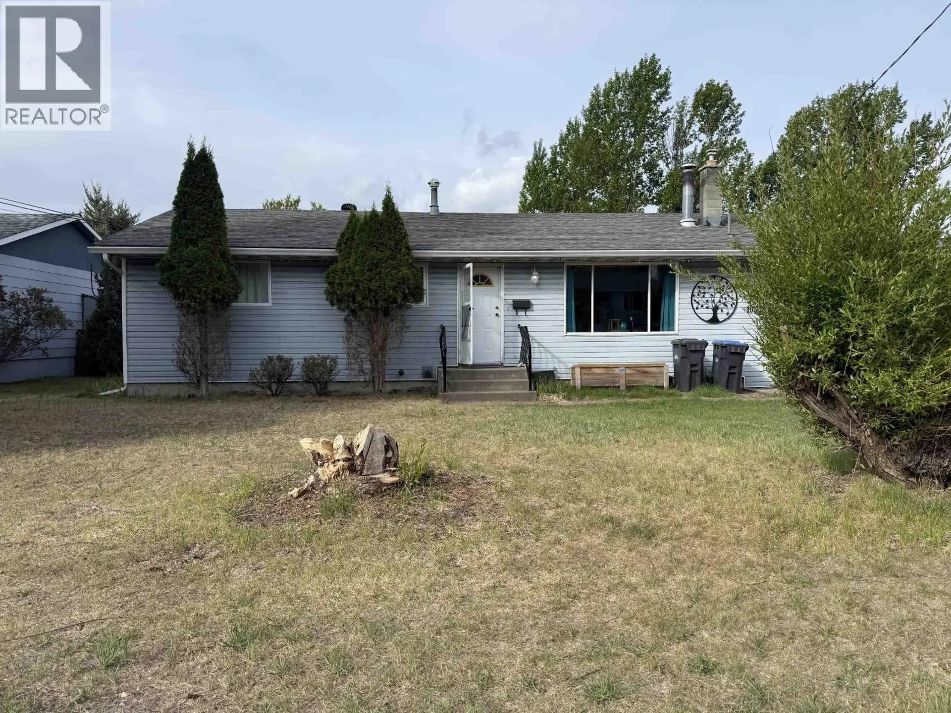 1055 N NINTH AVENUE - Image 1