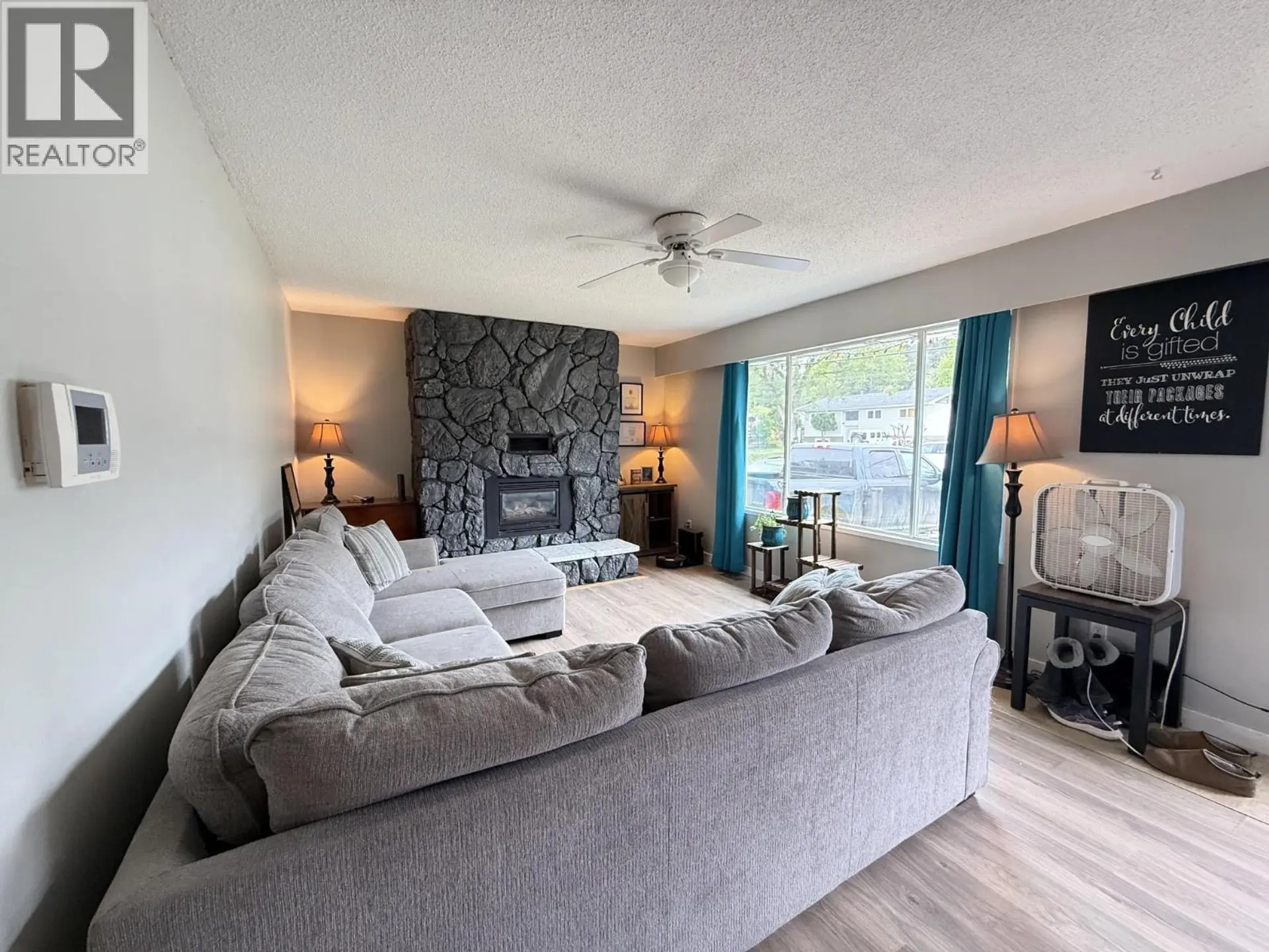 1055 N NINTH AVENUE - Image 7