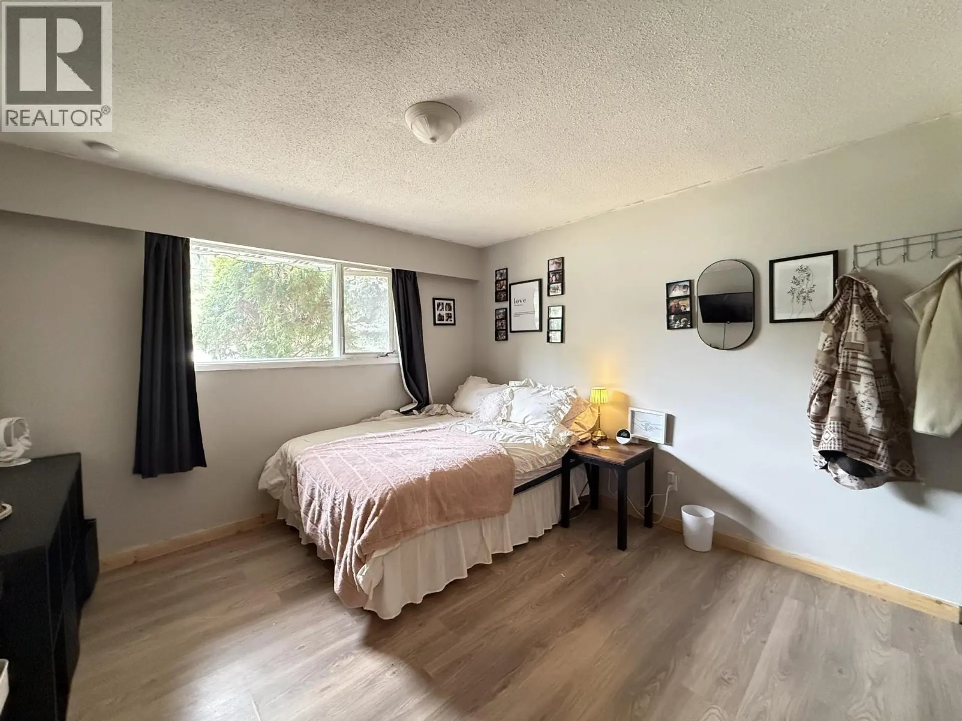 1055 N NINTH AVENUE - Image 10