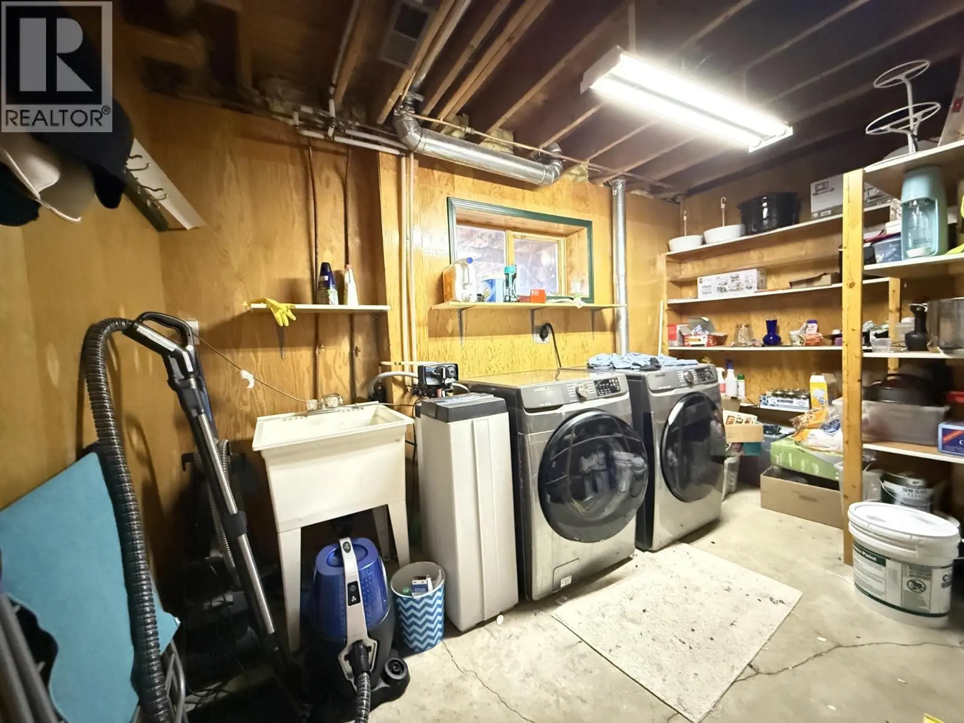 1055 N NINTH AVENUE - Image 16