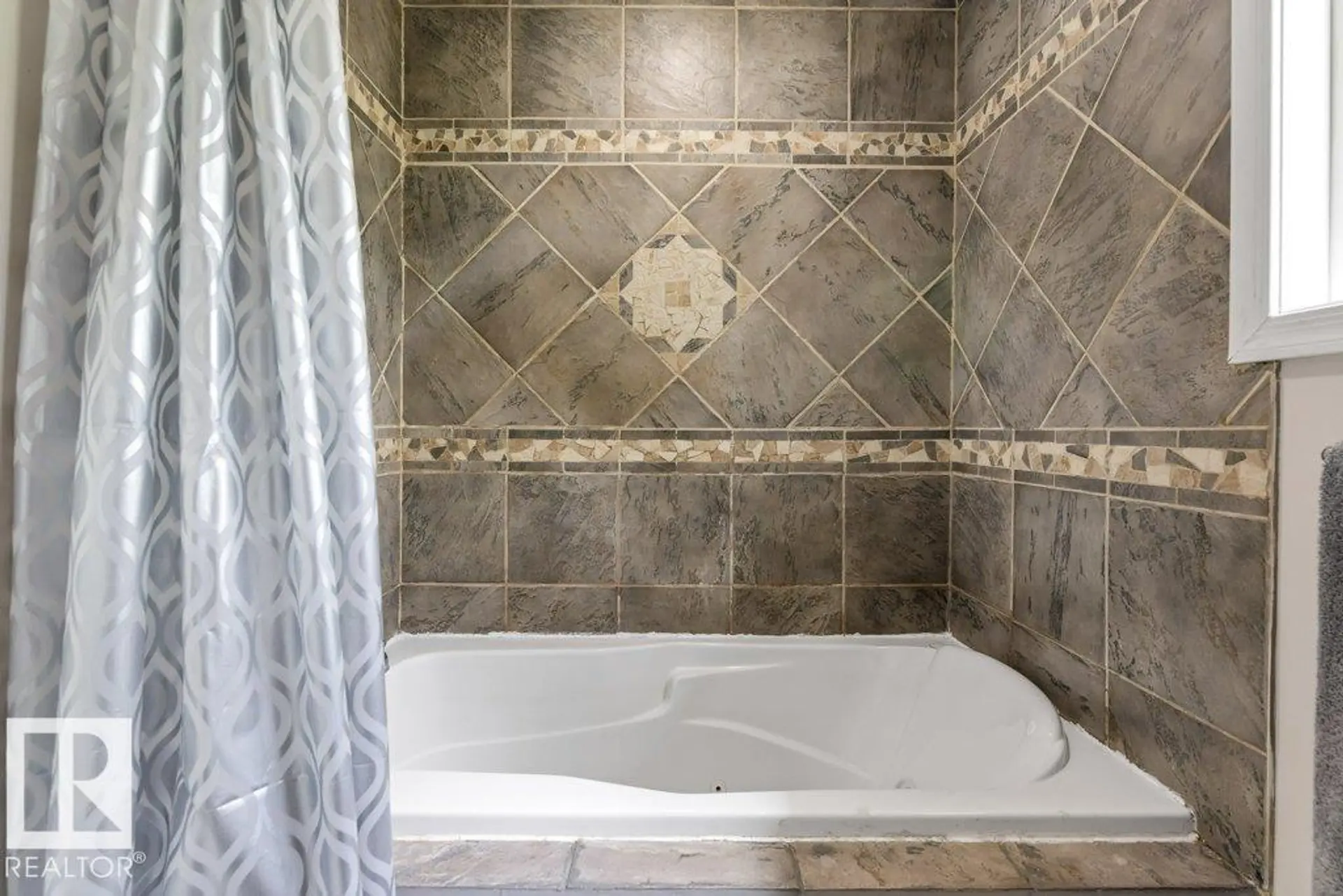 11447 39 AV NW - Image 14