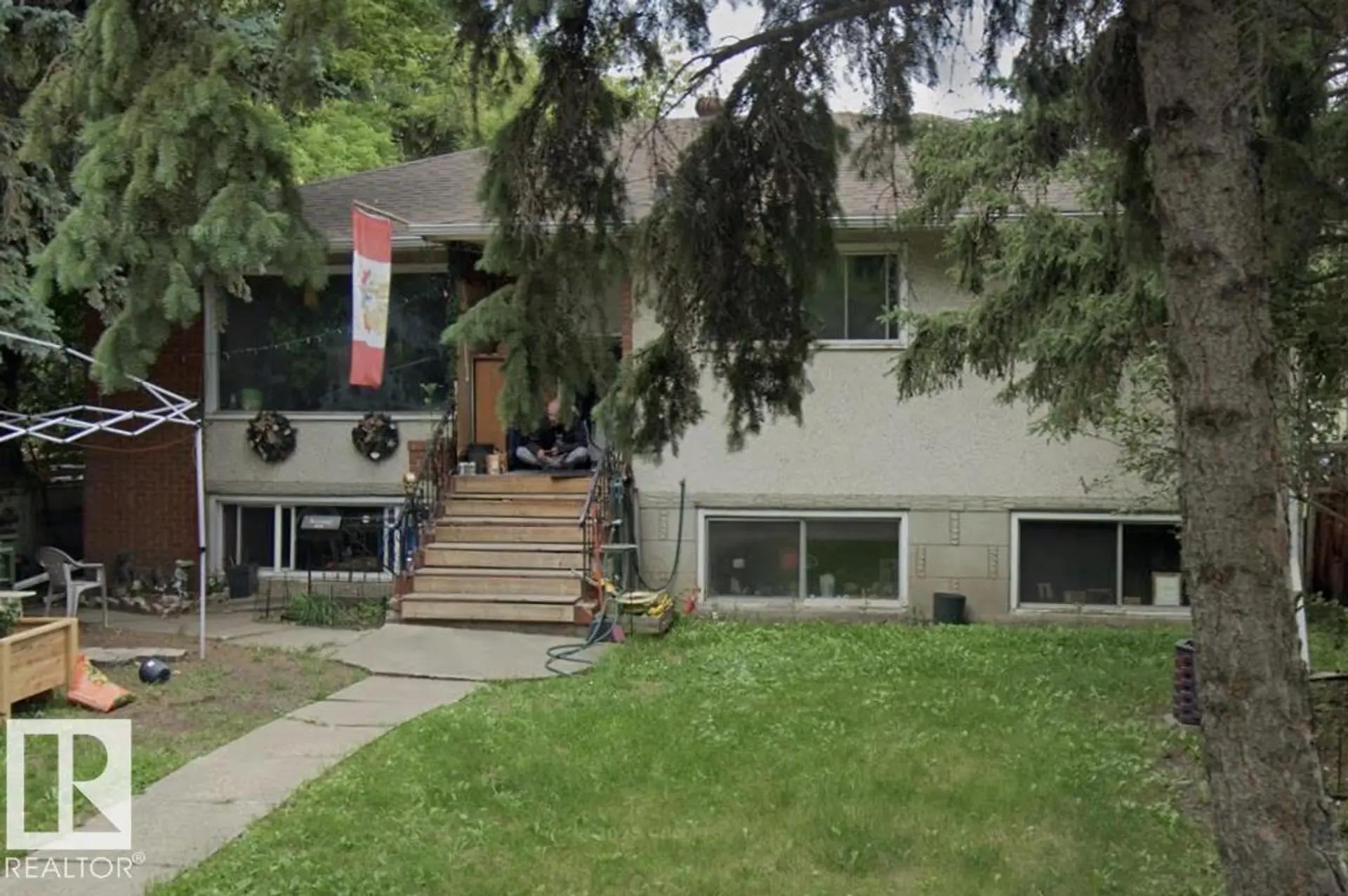 10450 69 AV NW