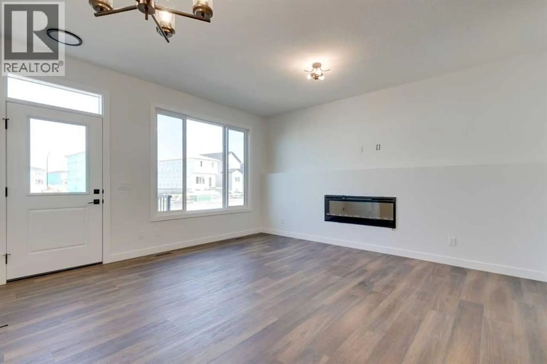 182 Lanark Gate SE - Image 3