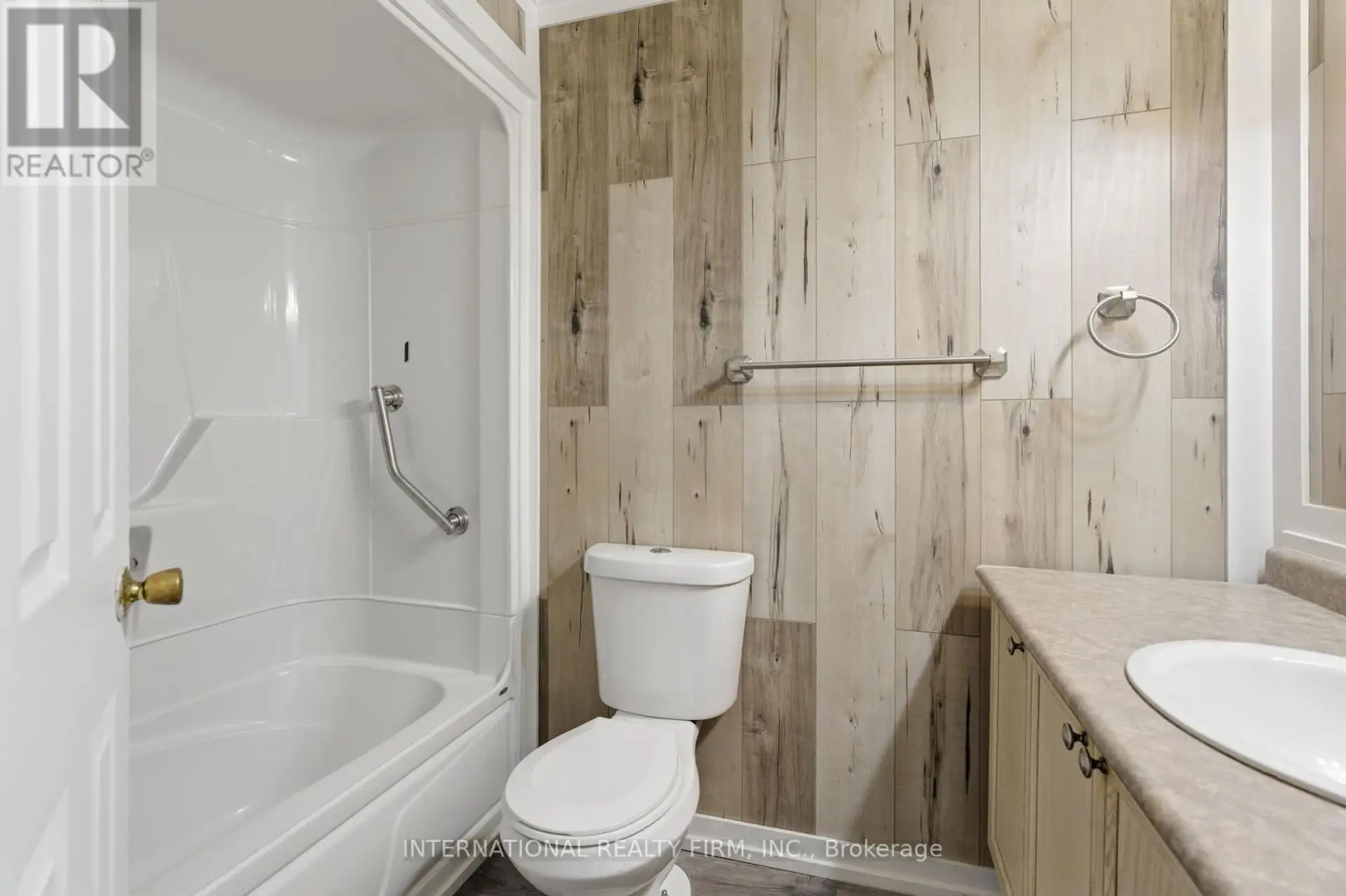#114 114 FOSTER CRESCENT - Image 12
