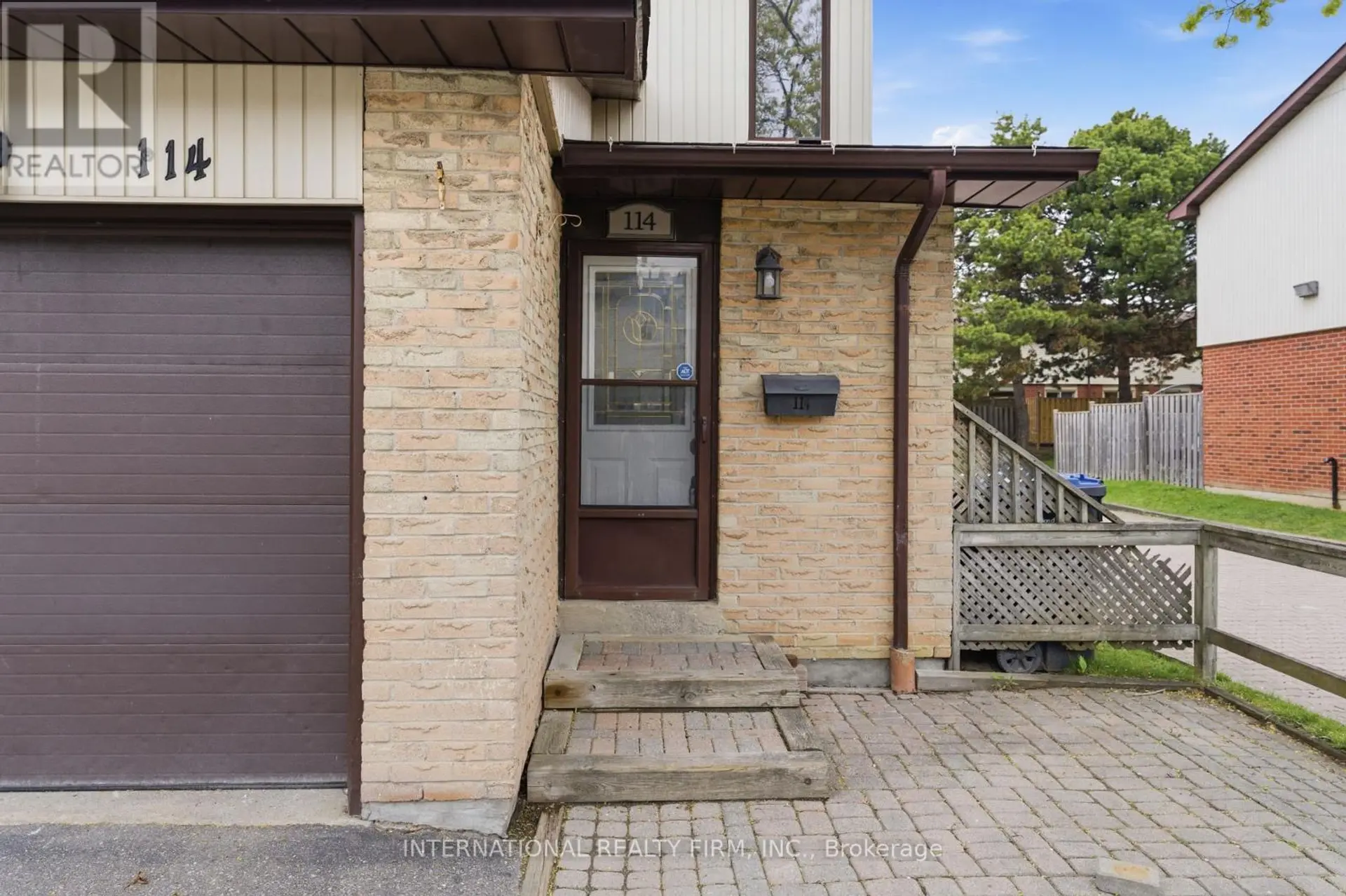 #114 114 FOSTER CRESCENT - Image 2