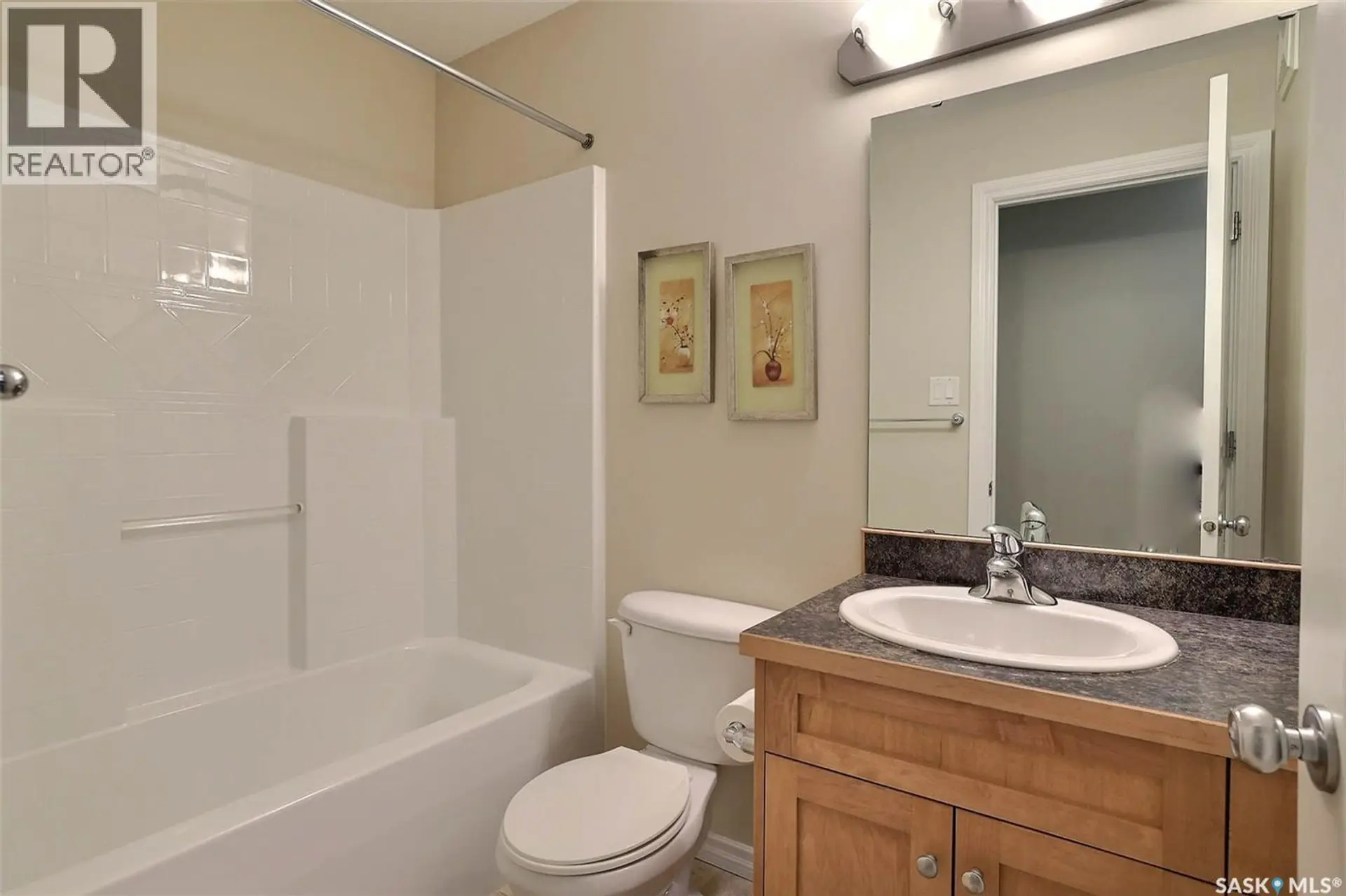#205 3946 Robinson STREET - Image 8
