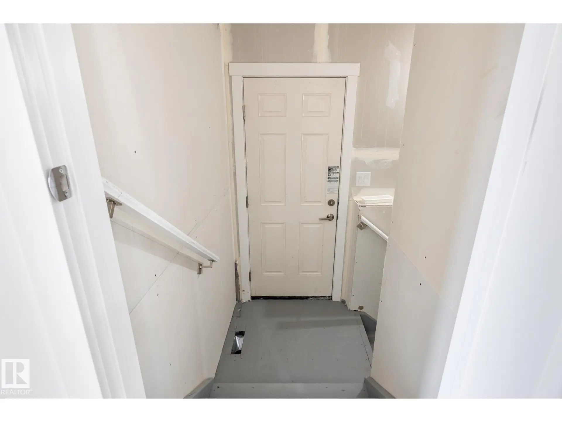 235 157 AV NE - Image 2