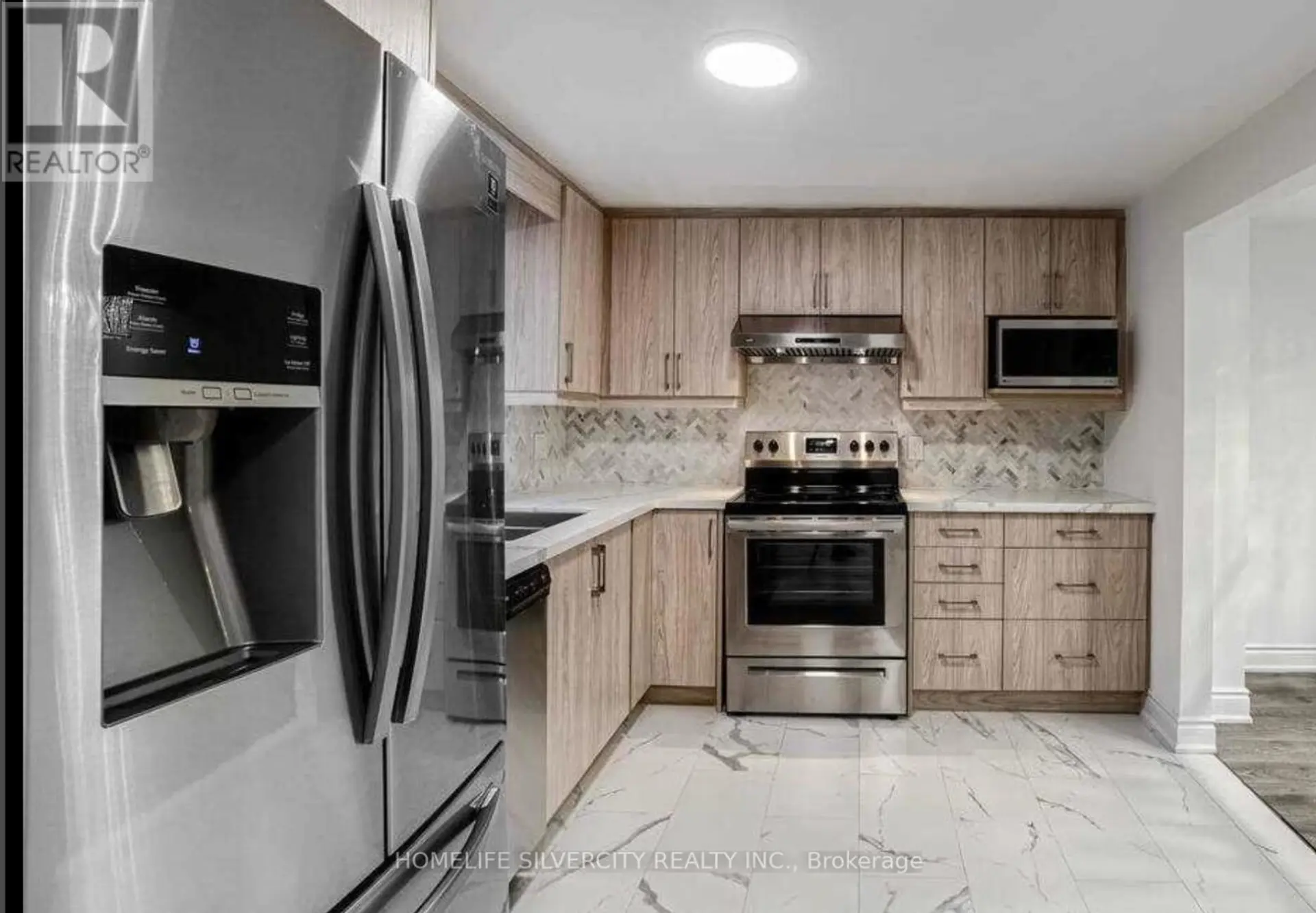 731 ELGIN STREET N - Image 4