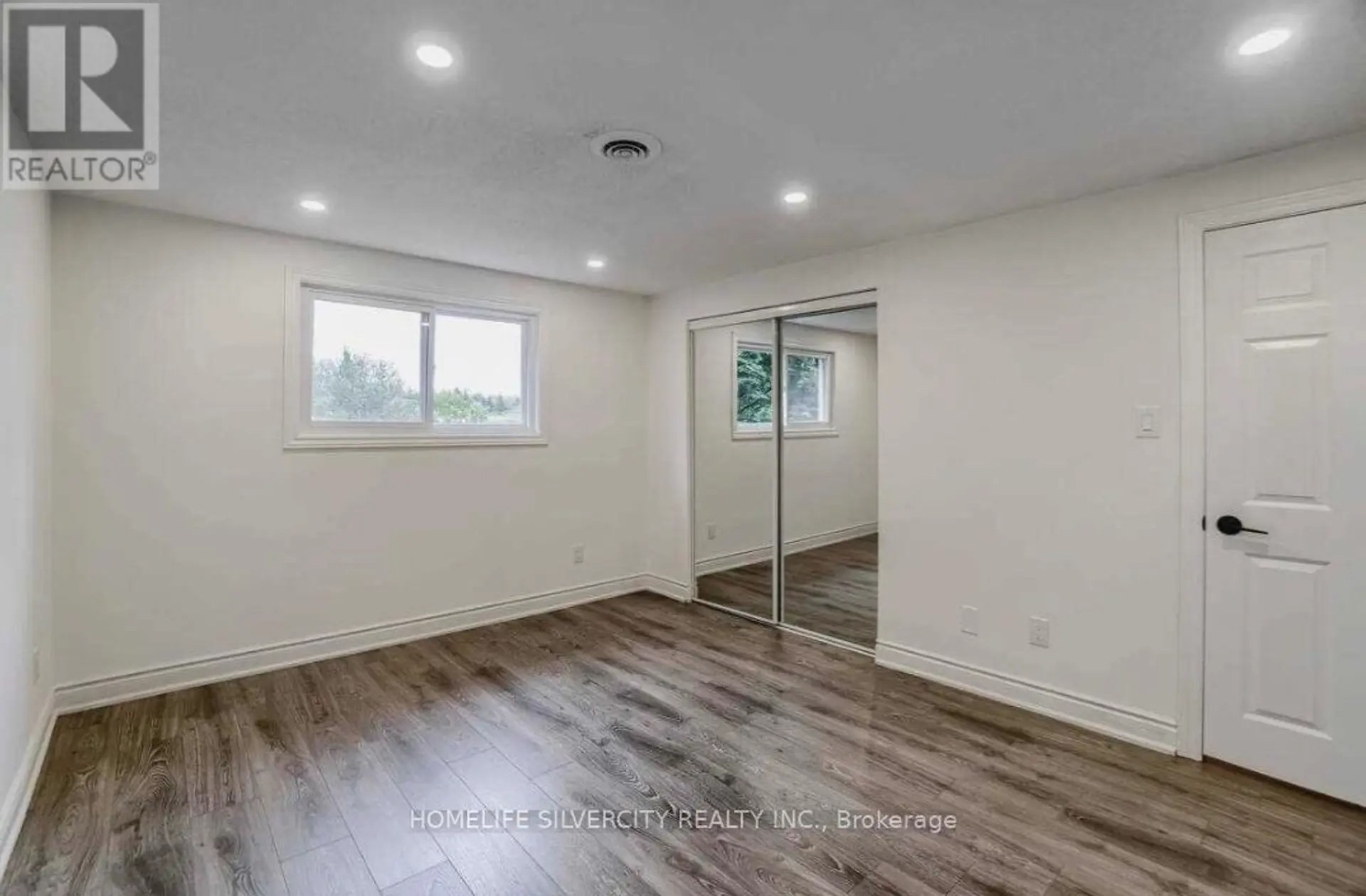 731 ELGIN STREET N - Image 5