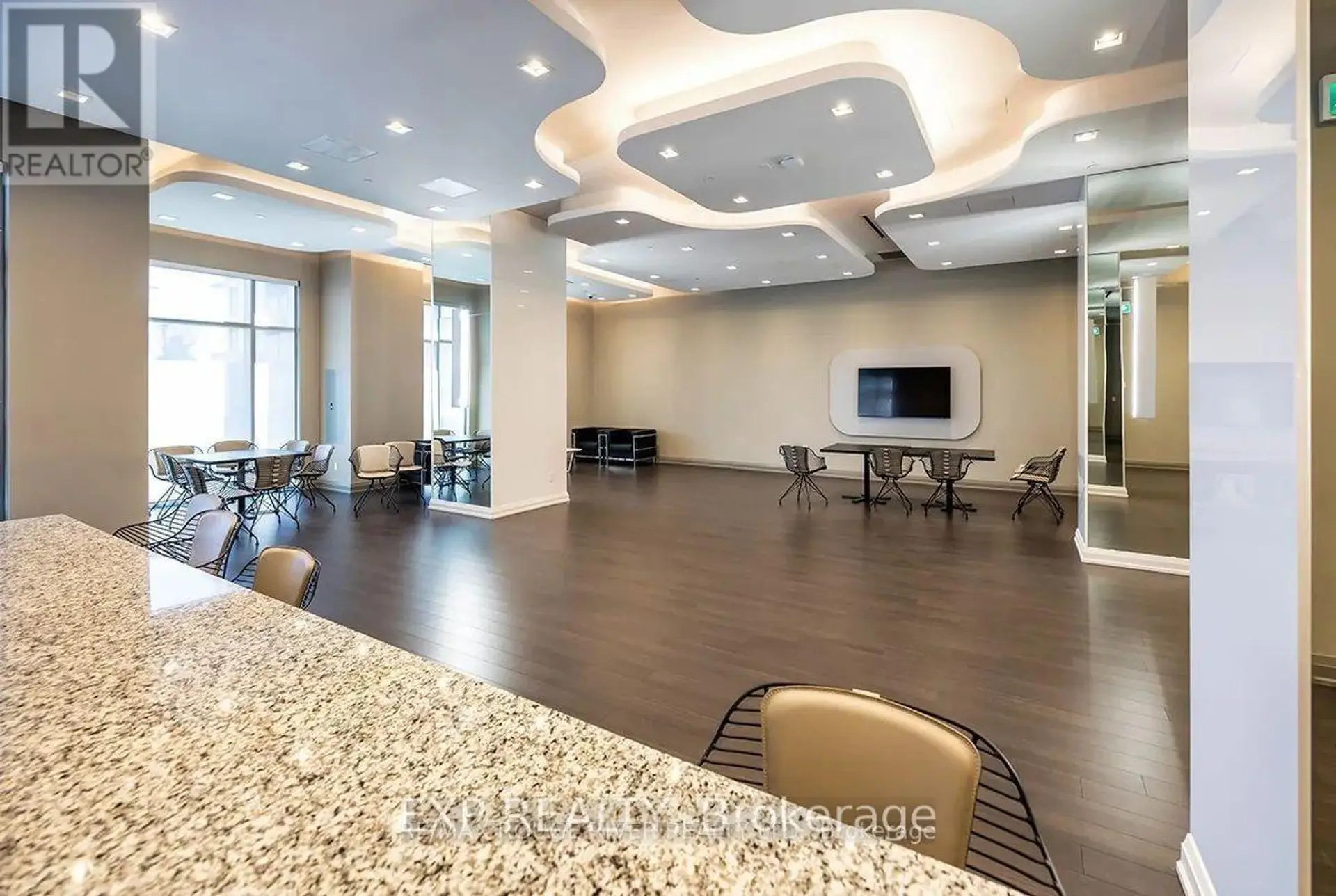 #707 30 MEADOWGLEN PLACE W - Image 19