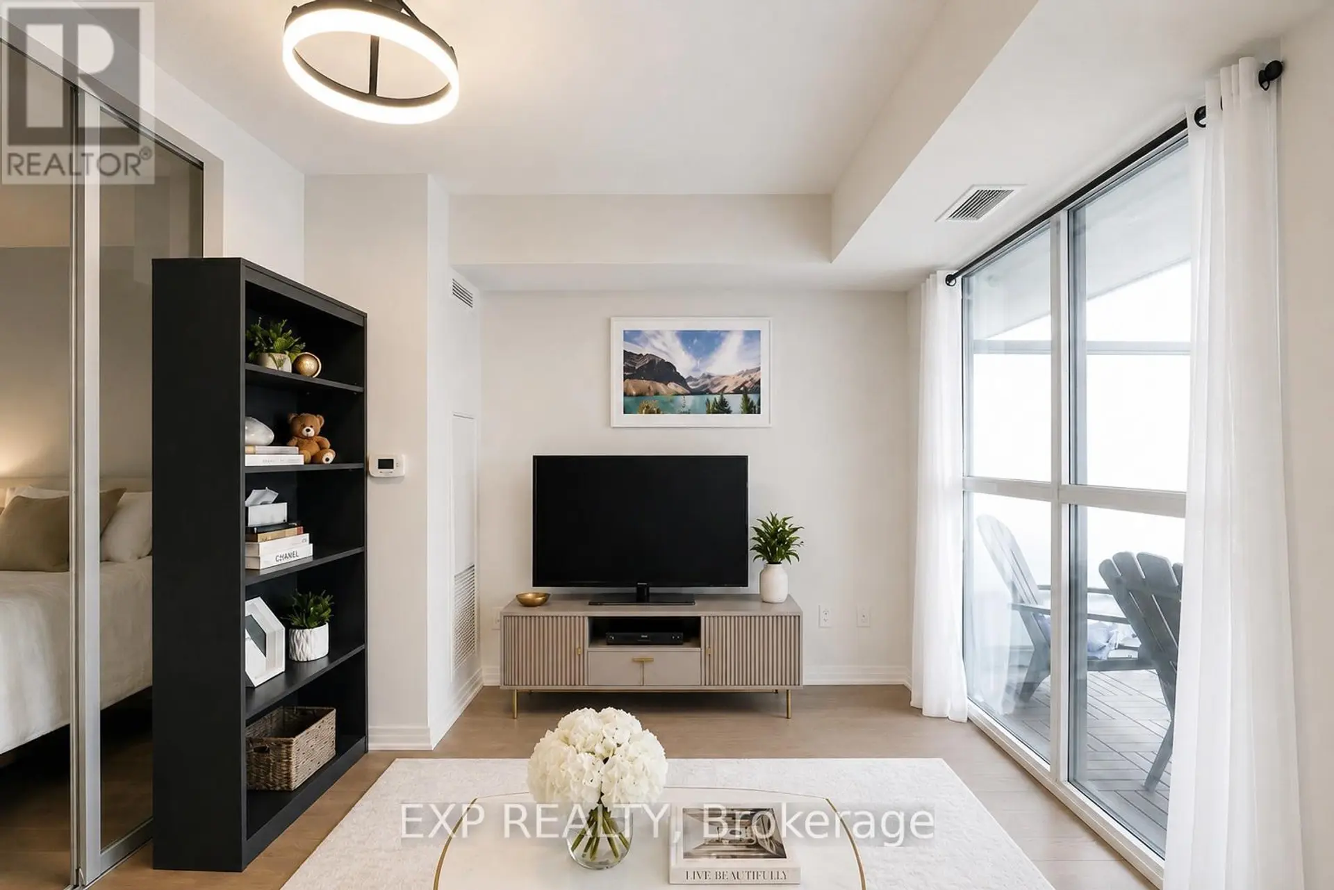 #707 30 MEADOWGLEN PLACE W - Image 6